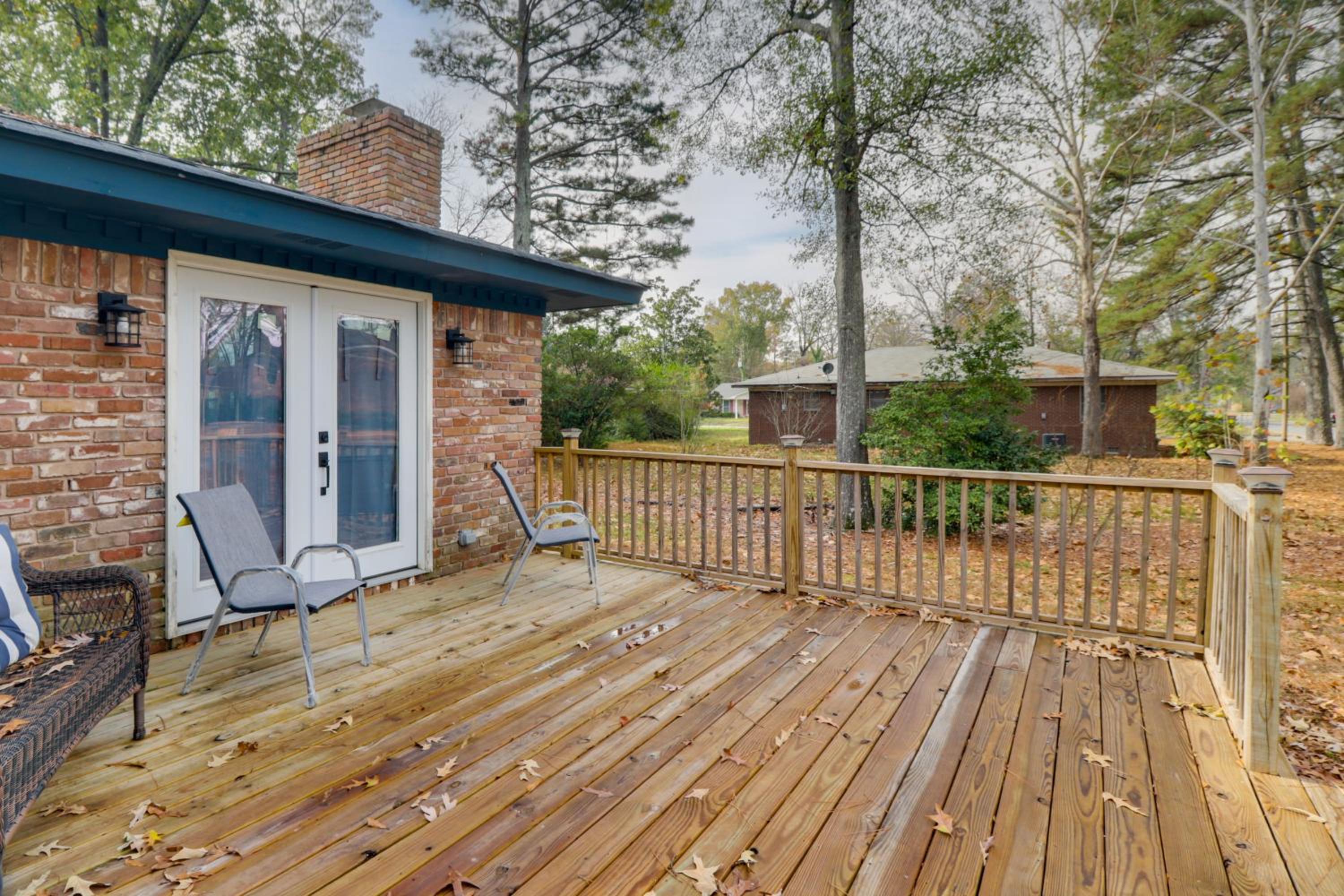 3 Mi to Saracen Landing! Family Getaway with Deck
