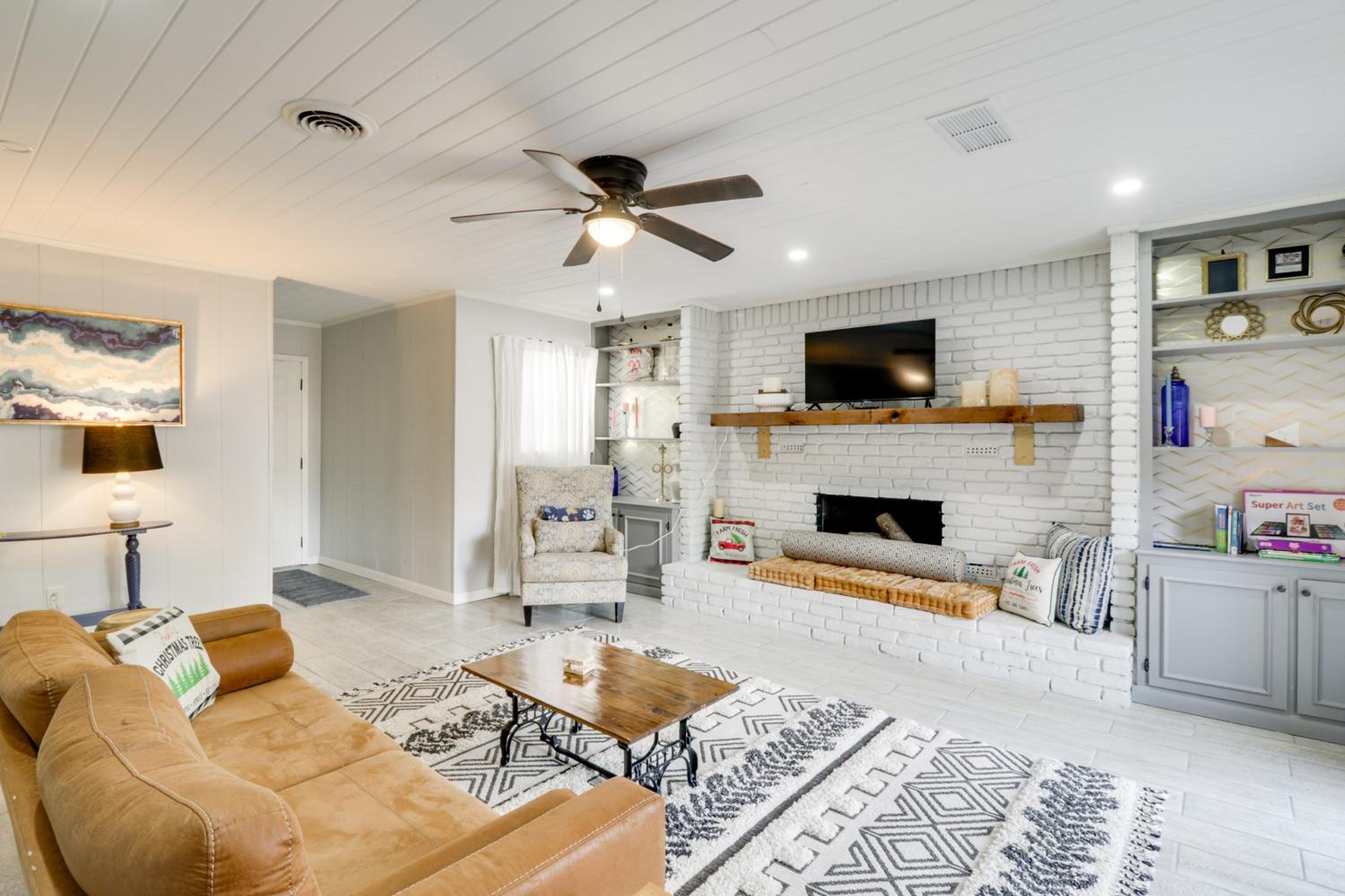 3 Mi to Saracen Landing! Family Getaway with Deck