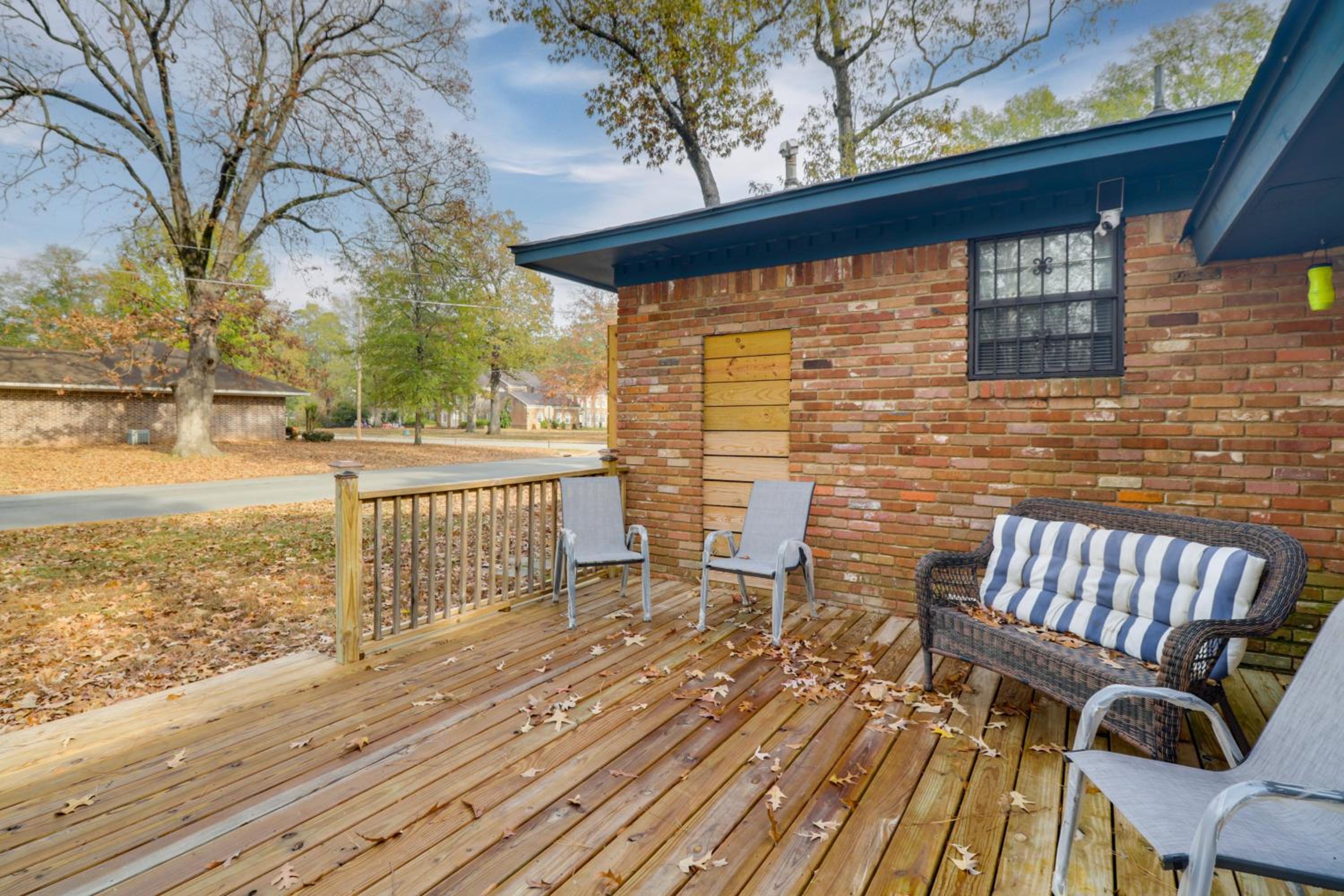 3 Mi to Saracen Landing! Family Getaway with Deck