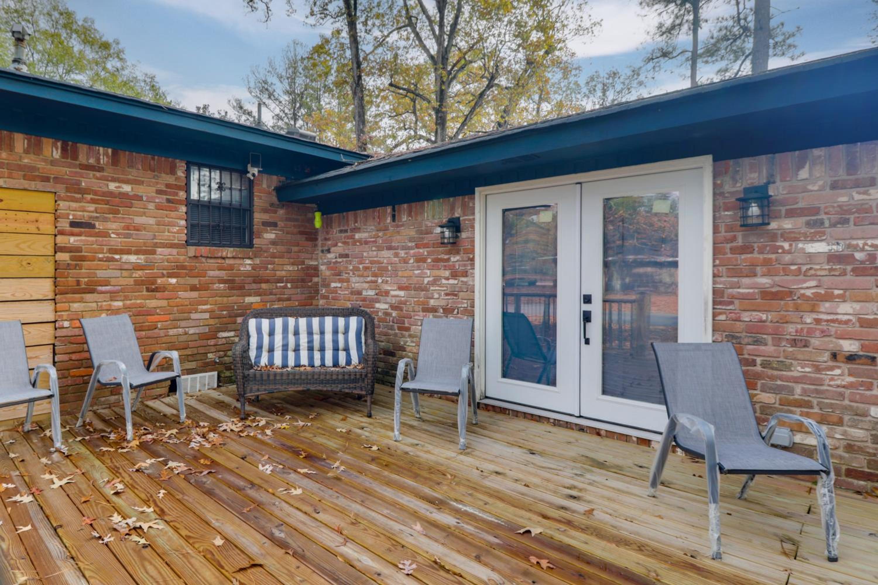 3 Mi to Saracen Landing! Family Getaway with Deck