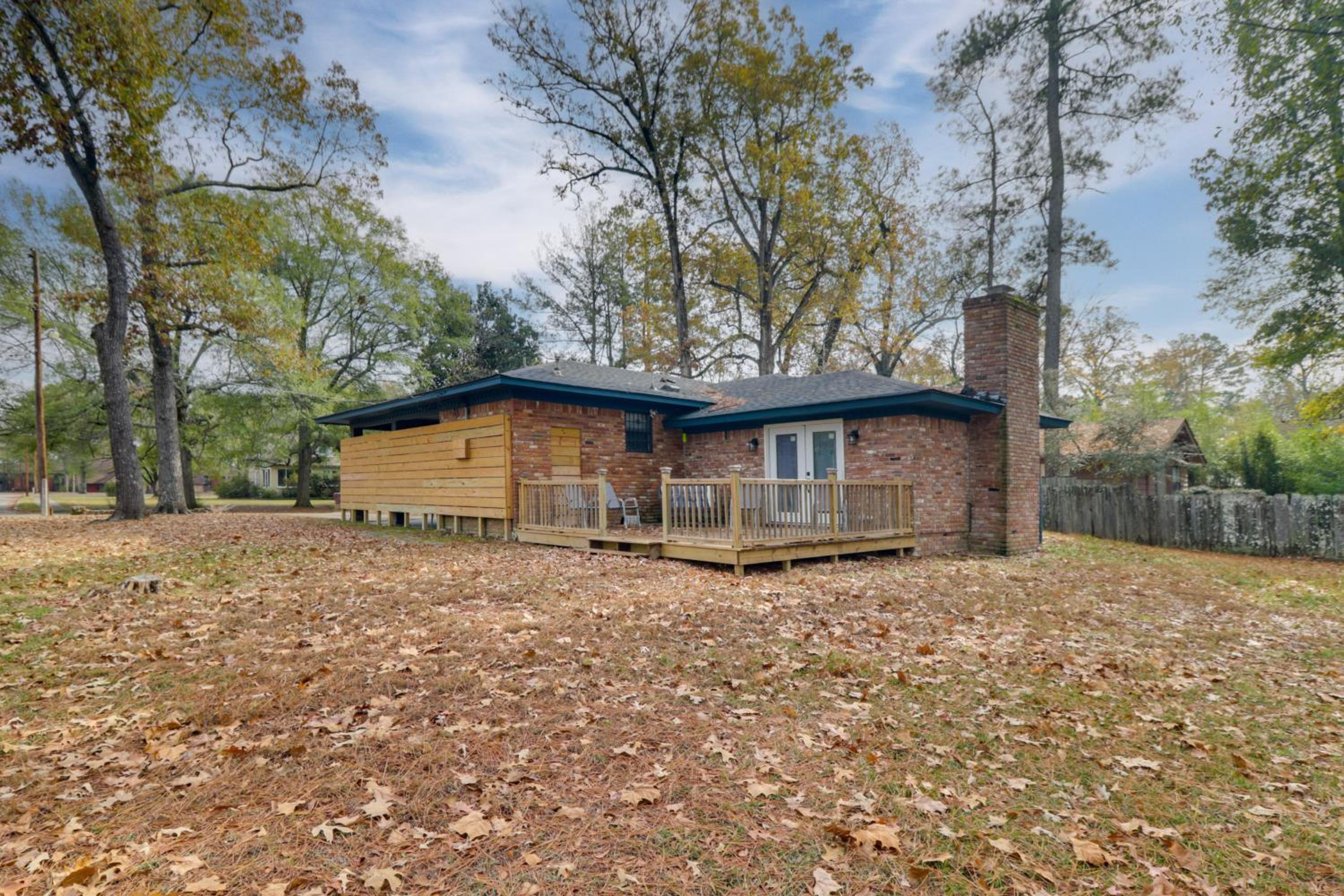3 Mi to Saracen Landing! Family Getaway with Deck