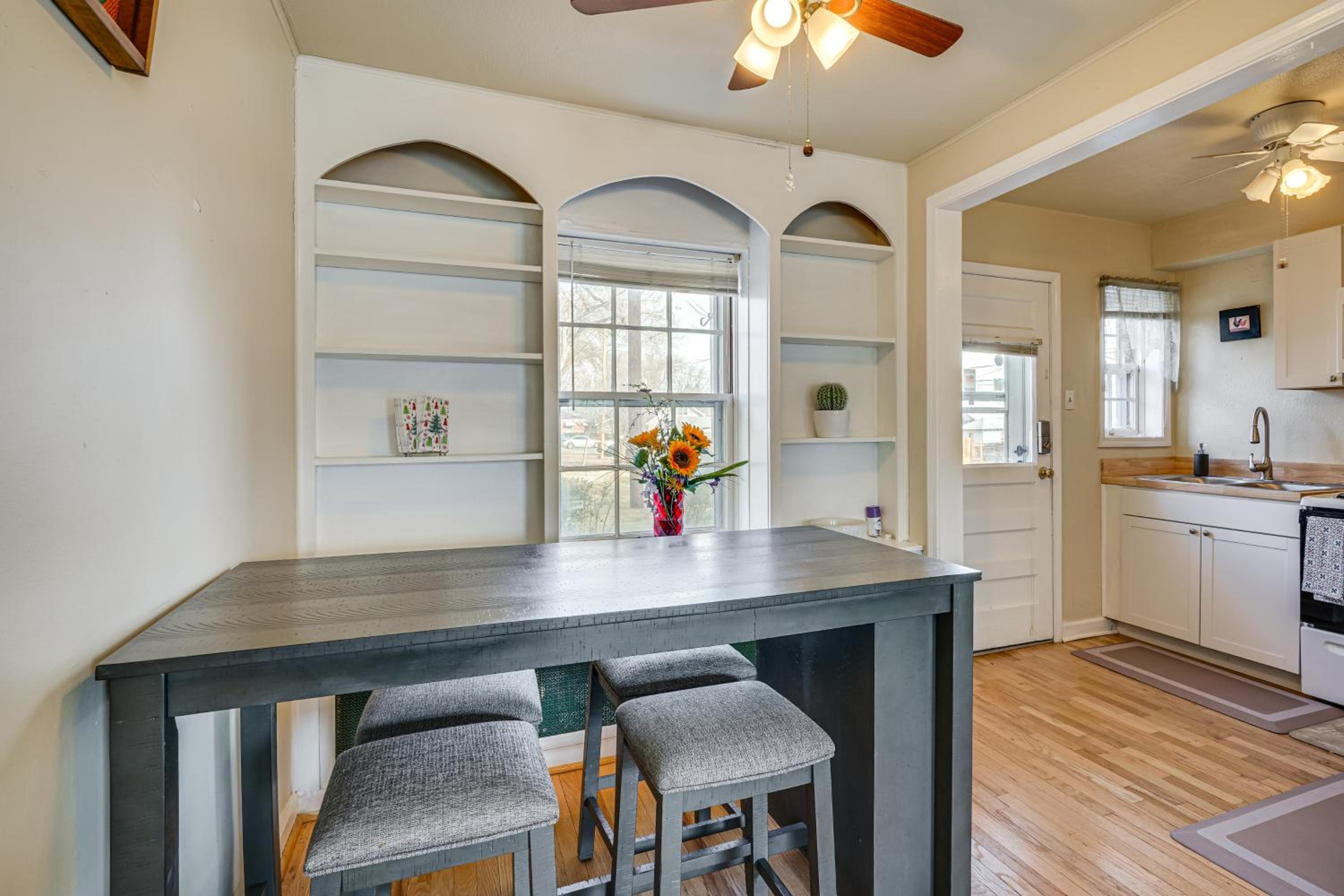 1 Mi to Downtown Pueblo! Cat-Friendly Condo