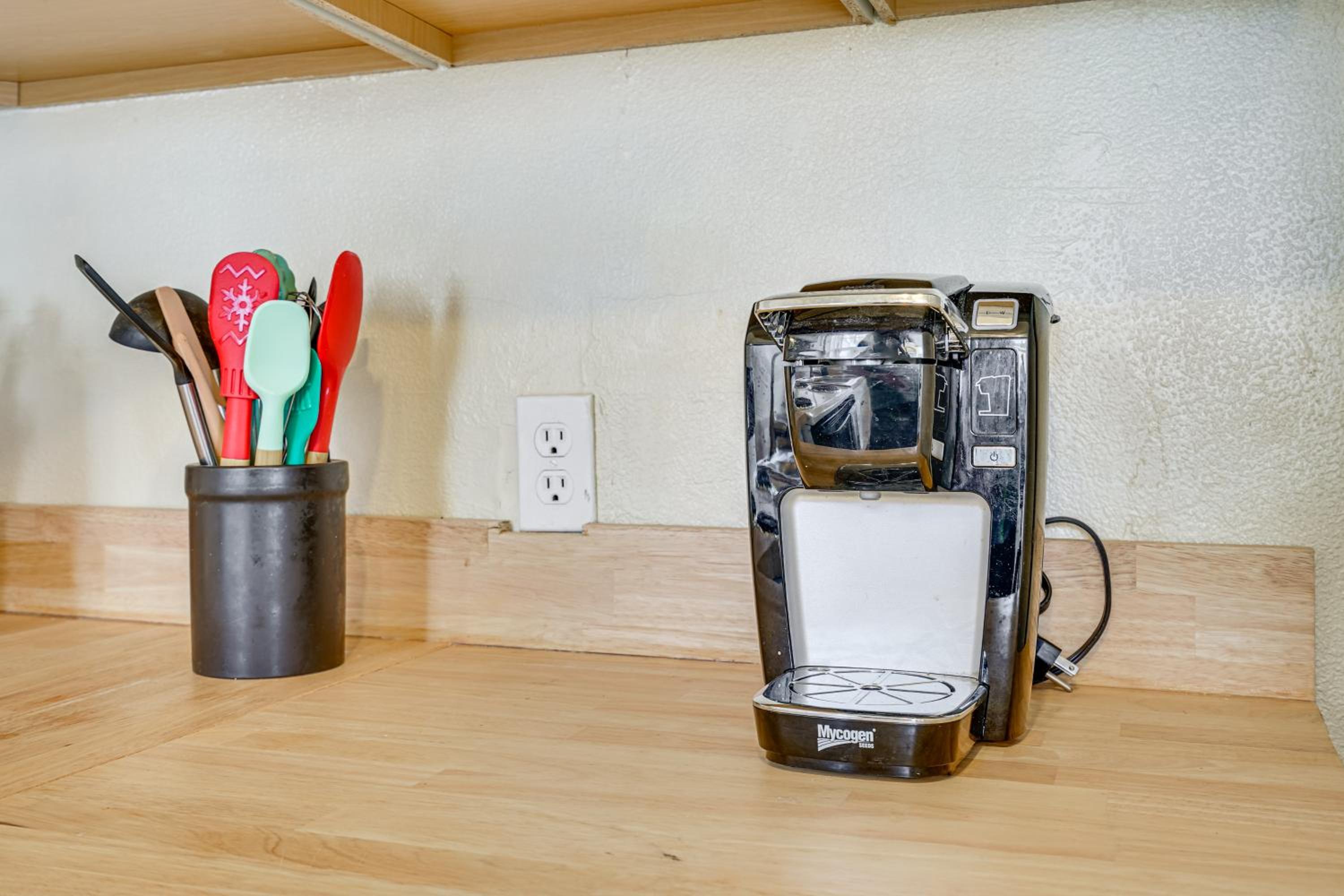 1 Mi to Downtown Pueblo! Cat-Friendly Condo