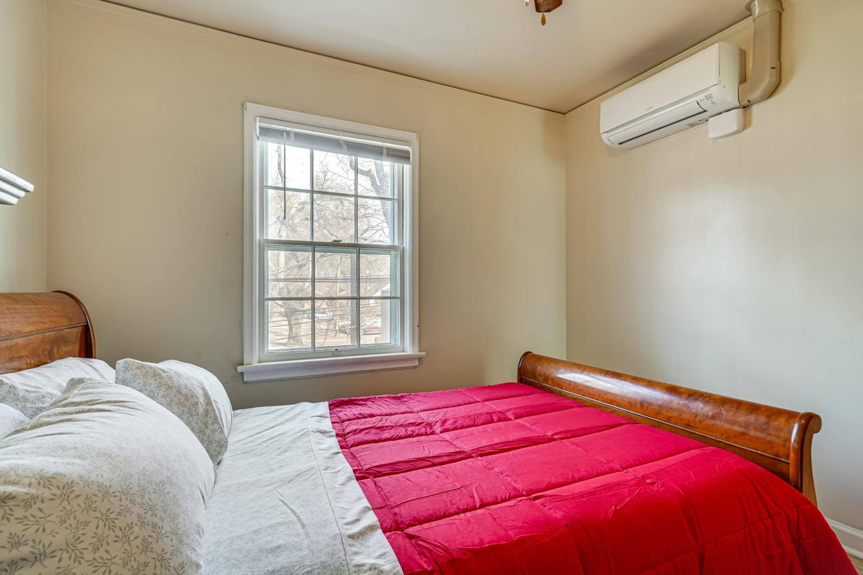 1 Mi to Downtown Pueblo! Cat-Friendly Condo