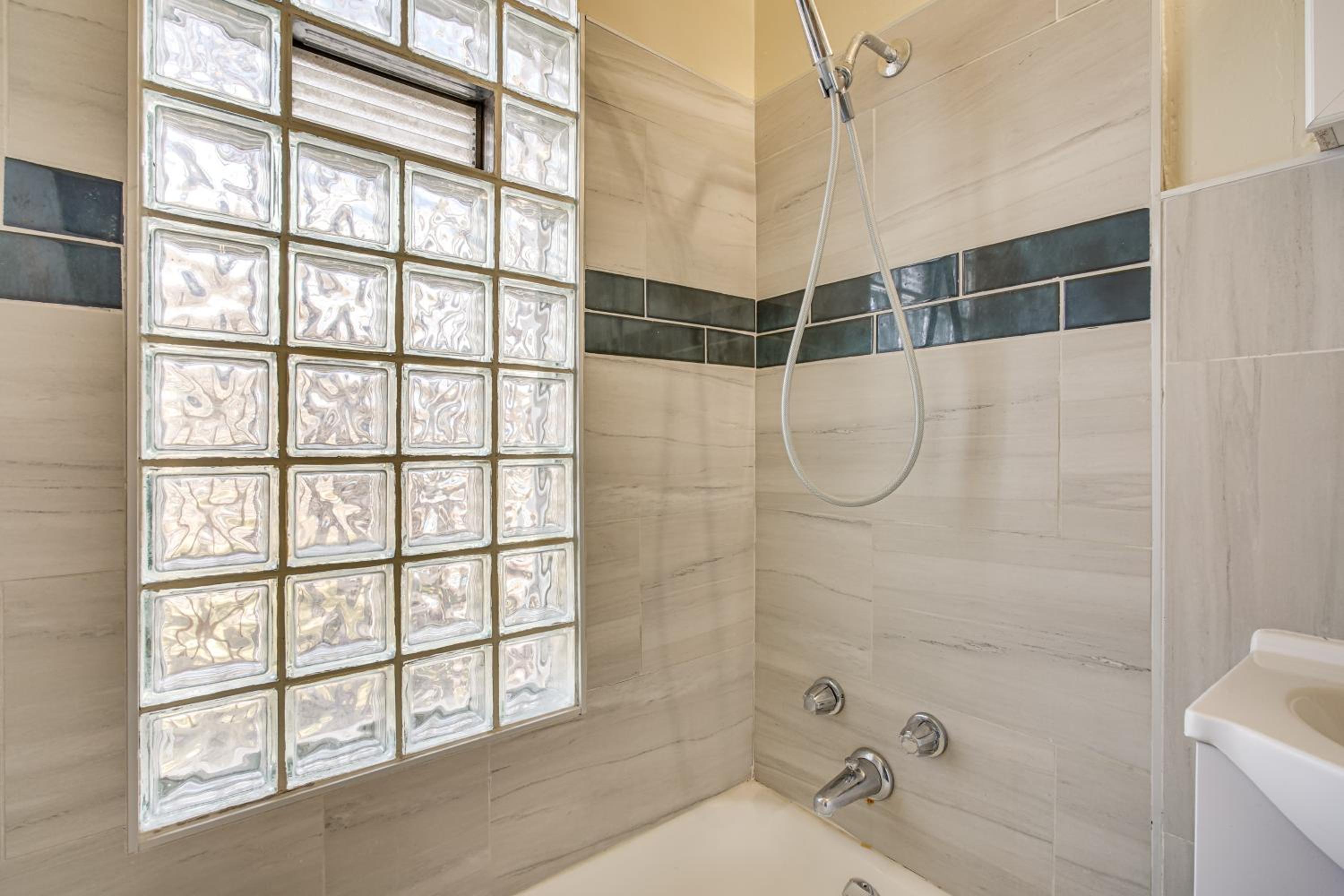 1 Mi to Downtown Pueblo! Cat-Friendly Condo