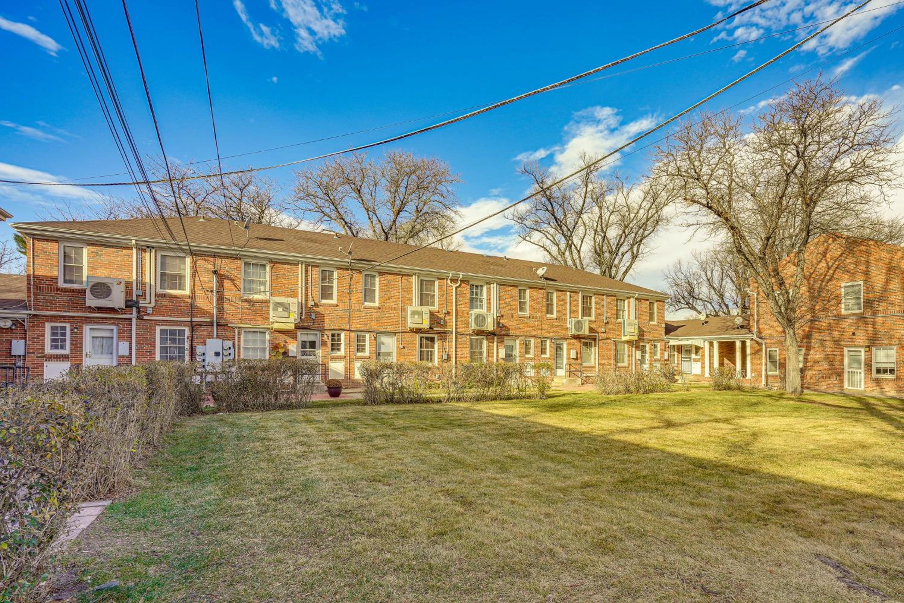 1 Mi to Downtown Pueblo! Cat-Friendly Condo