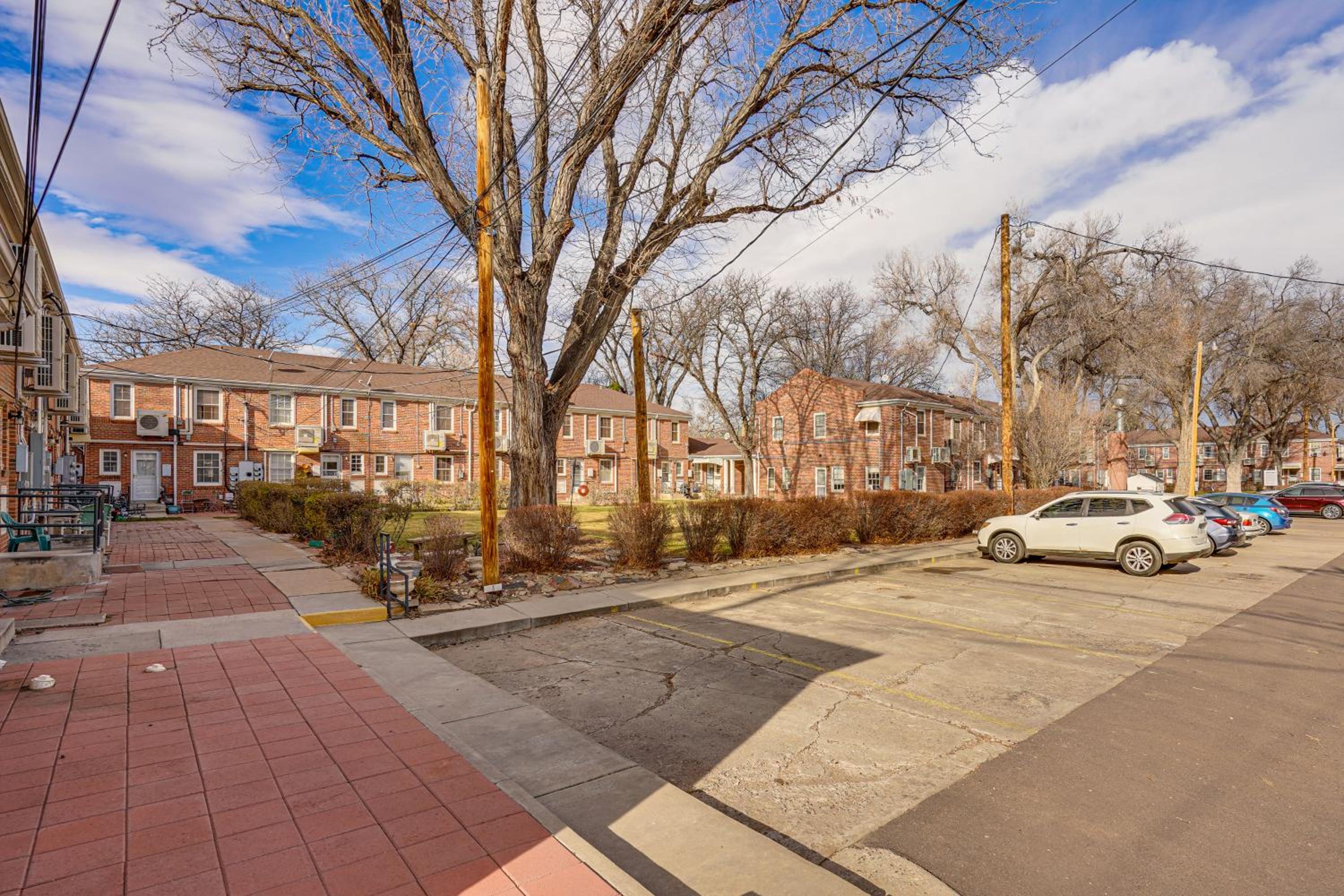 1 Mi to Downtown Pueblo! Cat-Friendly Condo