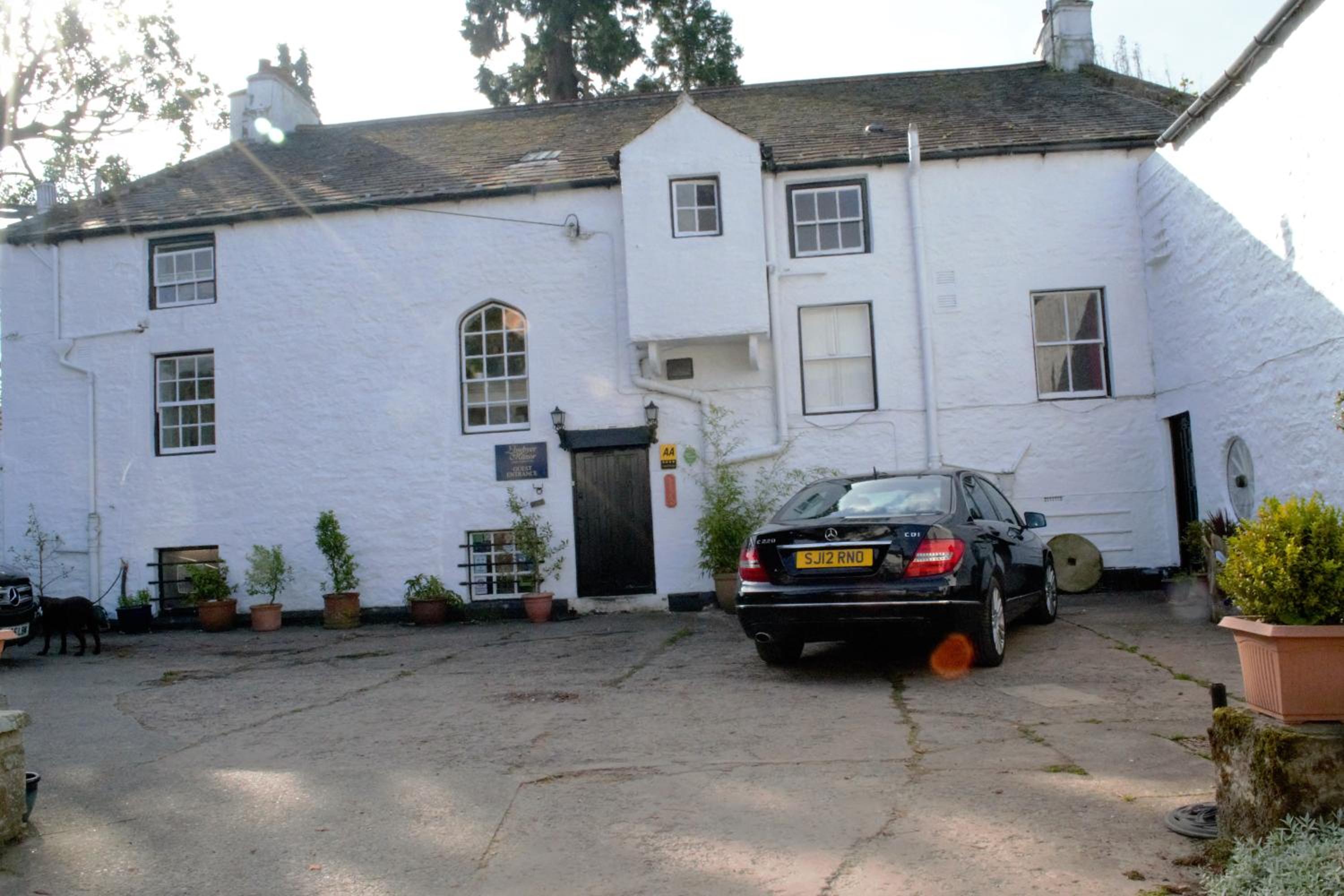 Lowbyer Manor Country House