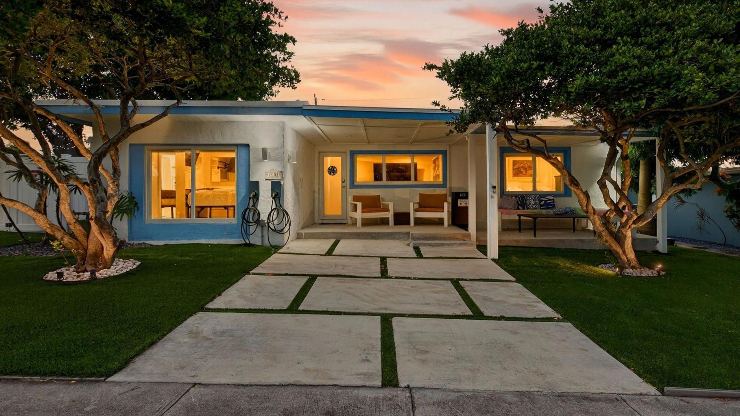 Casa Pineapple Social by AvantStay Spa Game Room EV Charger Near Las Olas Fort Lauderdale Beaches Sleeps 16