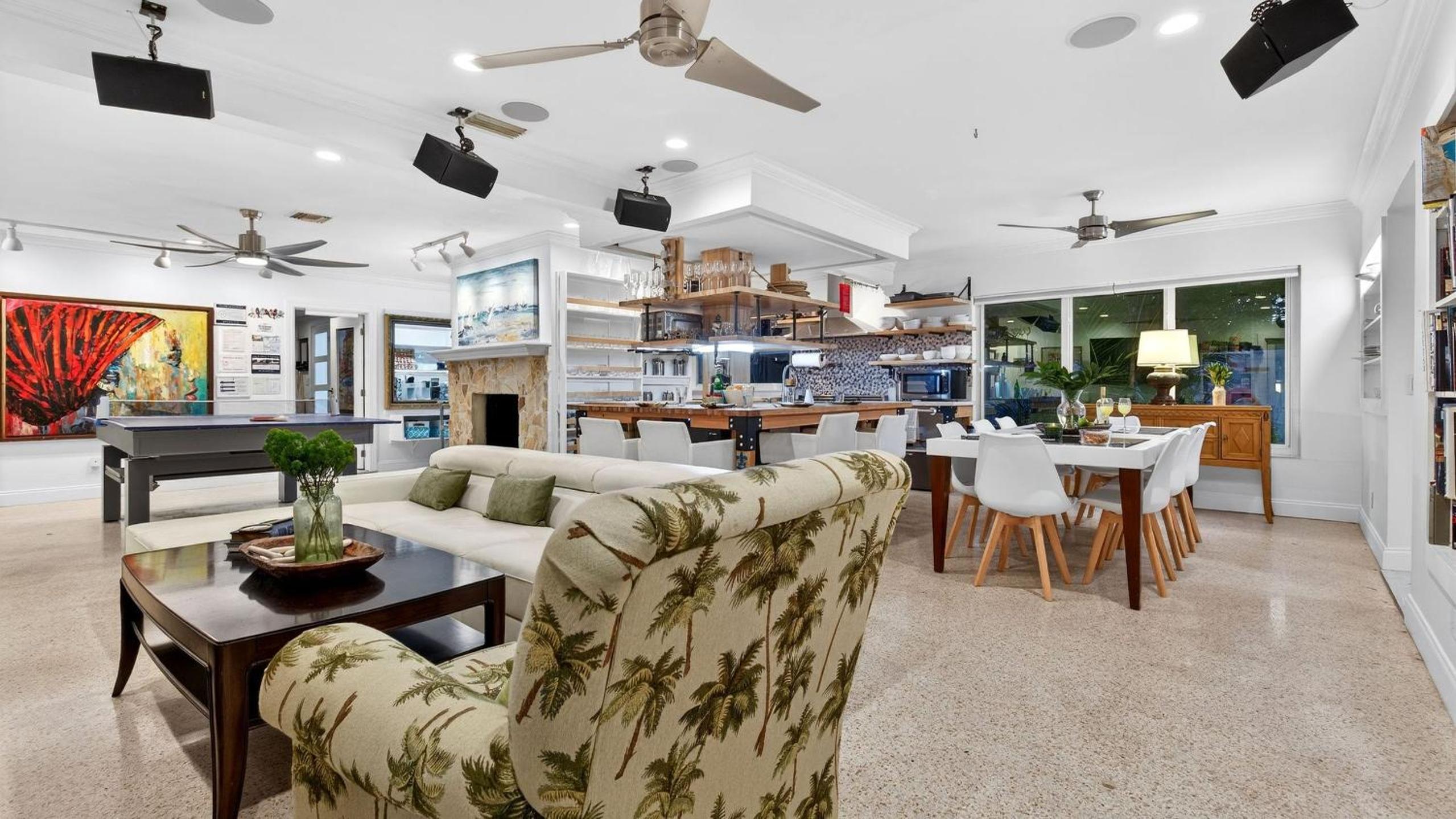 Casa Pineapple Social by AvantStay Spa Game Room EV Charger Near Las Olas Fort Lauderdale Beaches Sleeps 16