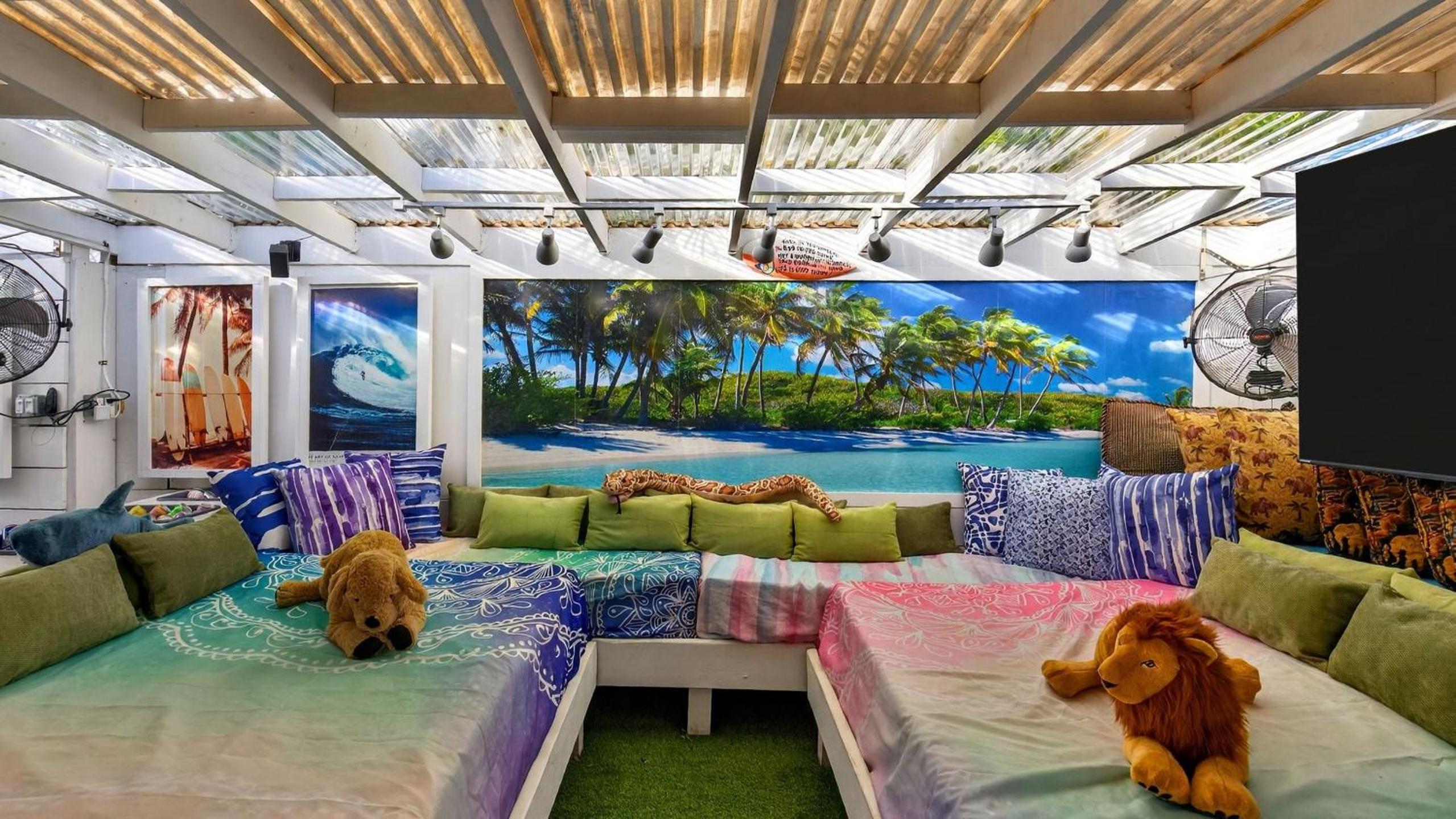 Casa Pineapple Social by AvantStay Spa Game Room EV Charger Near Las Olas Fort Lauderdale Beaches Sleeps 16