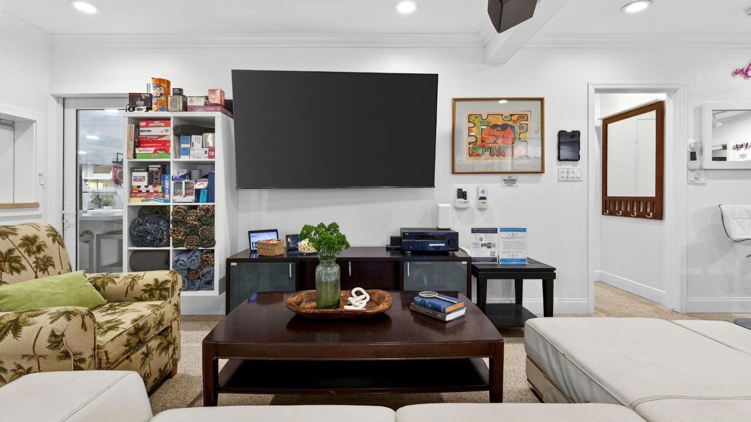 Casa Pineapple Social by AvantStay Spa Game Room EV Charger Near Las Olas Fort Lauderdale Beaches Sleeps 16