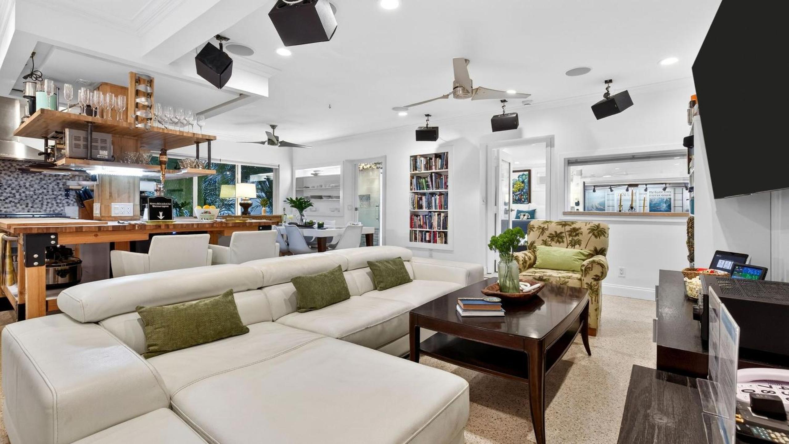 Casa Pineapple Social by AvantStay Spa Game Room EV Charger Near Las Olas Fort Lauderdale Beaches Sleeps 16