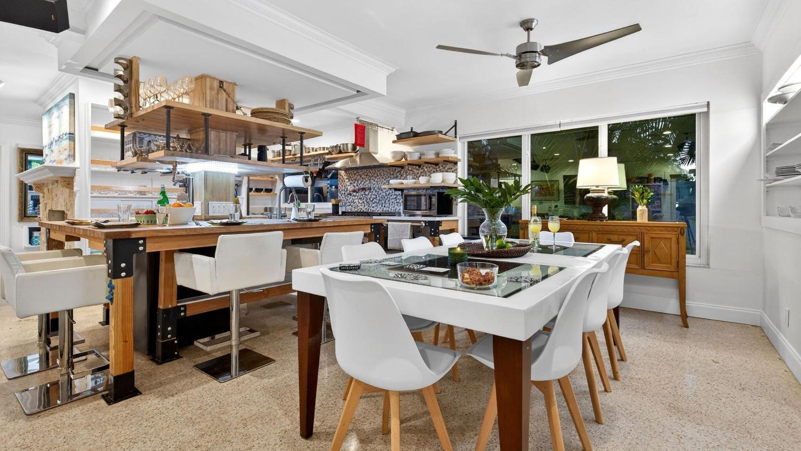 Casa Pineapple Social by AvantStay Spa Game Room EV Charger Near Las Olas Fort Lauderdale Beaches Sleeps 16
