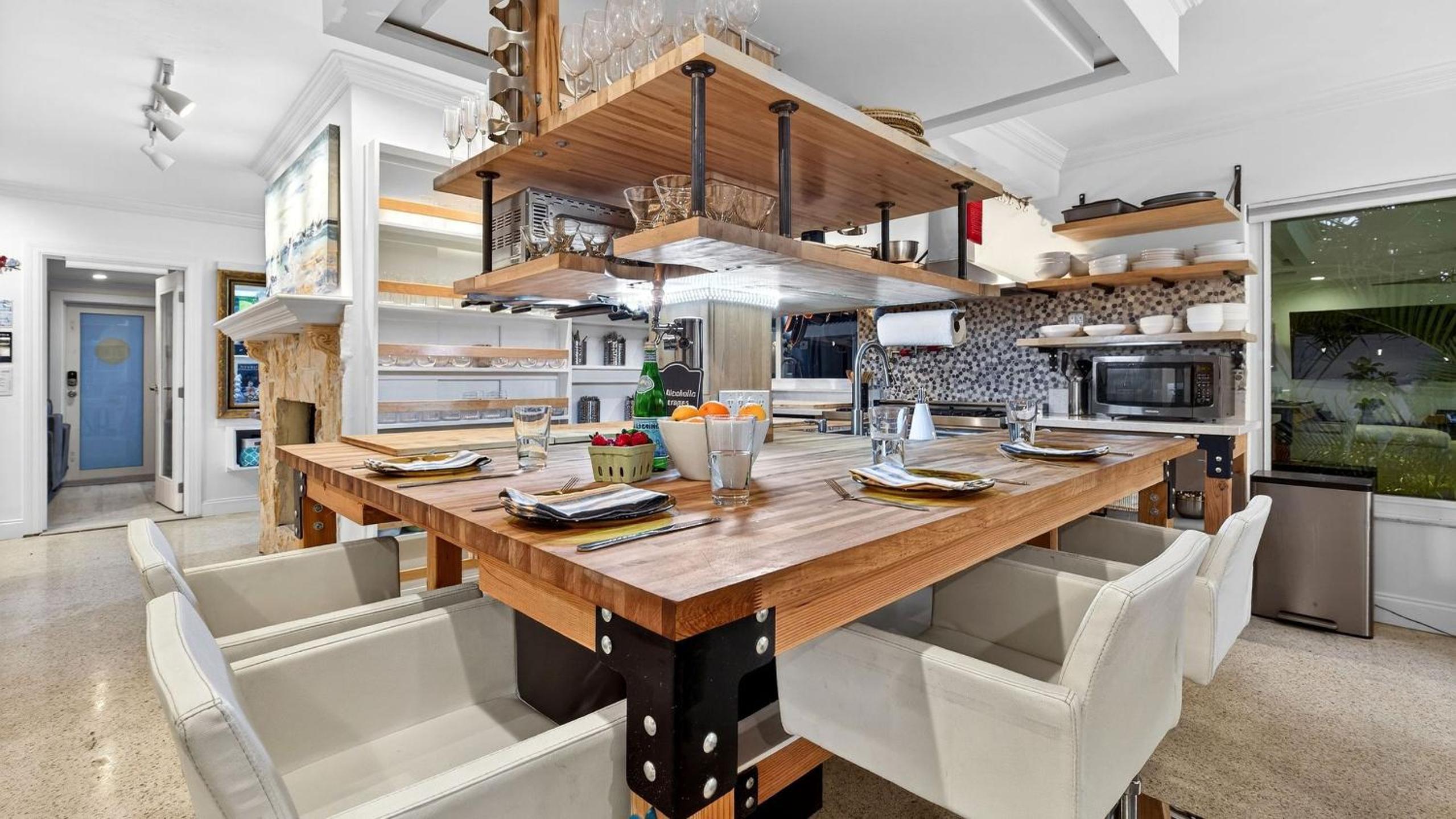 Casa Pineapple Social by AvantStay Spa Game Room EV Charger Near Las Olas Fort Lauderdale Beaches Sleeps 16