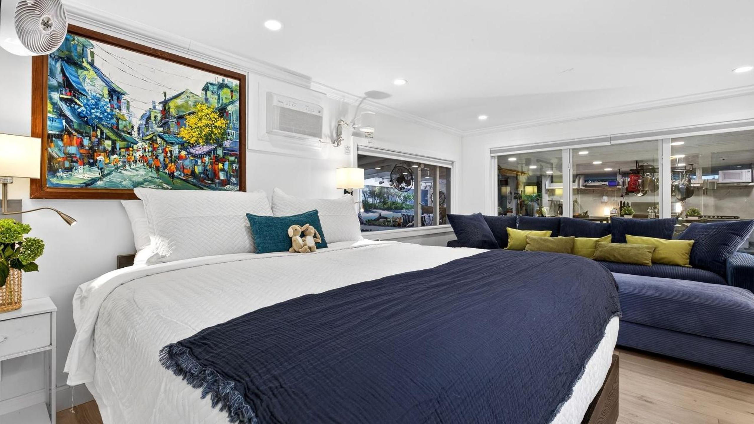 Casa Pineapple Social by AvantStay Spa Game Room EV Charger Near Las Olas Fort Lauderdale Beaches Sleeps 16