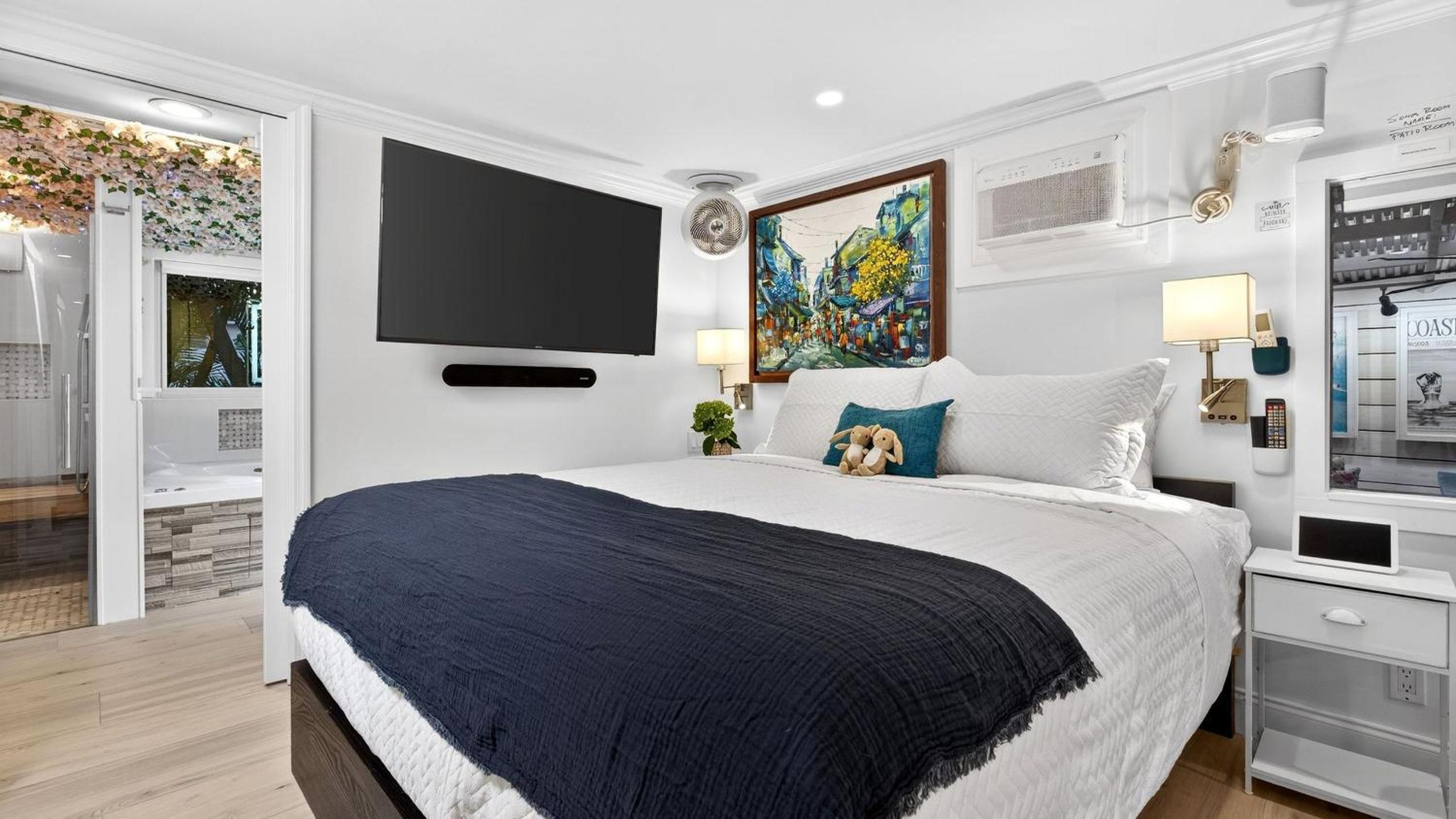 Casa Pineapple Social by AvantStay Spa Game Room EV Charger Near Las Olas Fort Lauderdale Beaches Sleeps 16
