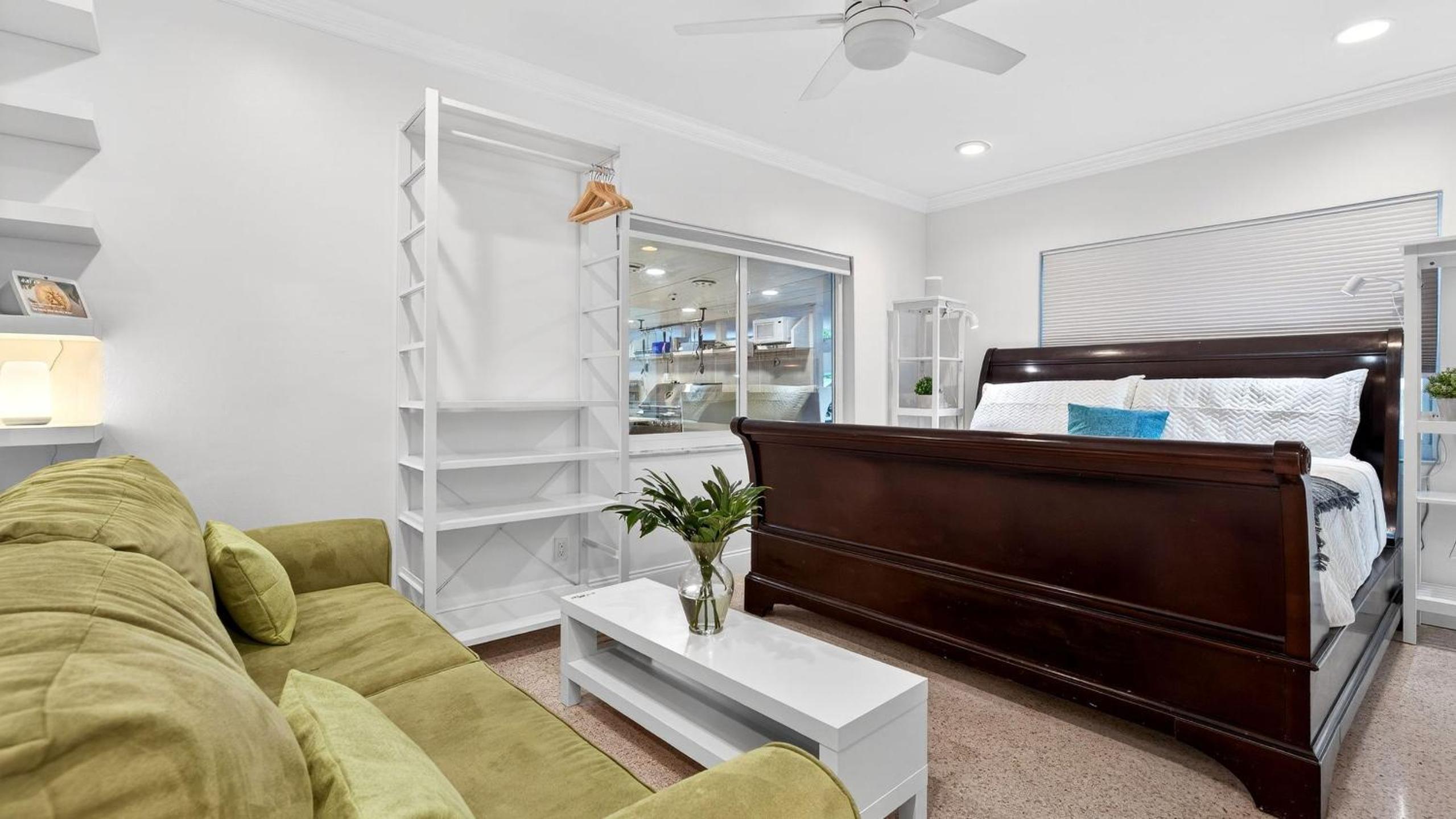 Casa Pineapple Social by AvantStay Spa Game Room EV Charger Near Las Olas Fort Lauderdale Beaches Sleeps 16
