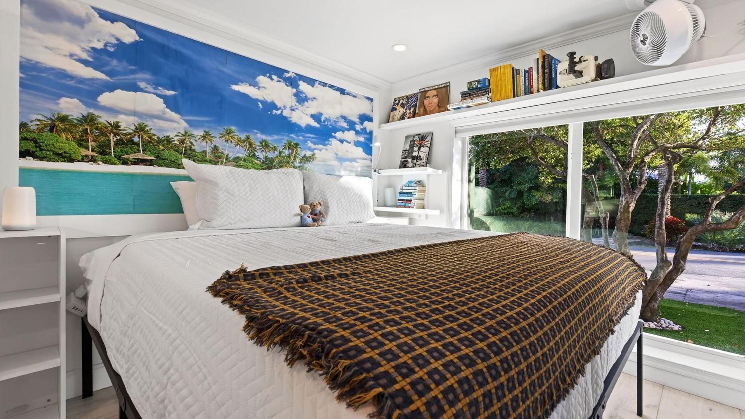 Casa Pineapple Social by AvantStay Spa Game Room EV Charger Near Las Olas Fort Lauderdale Beaches Sleeps 16