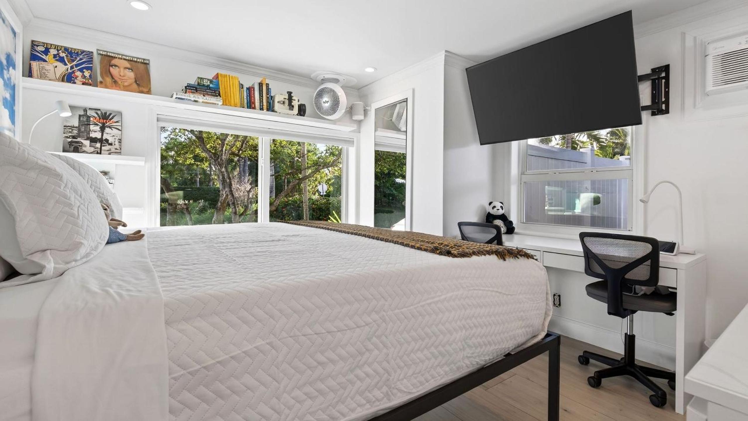 Casa Pineapple Social by AvantStay Spa Game Room EV Charger Near Las Olas Fort Lauderdale Beaches Sleeps 16