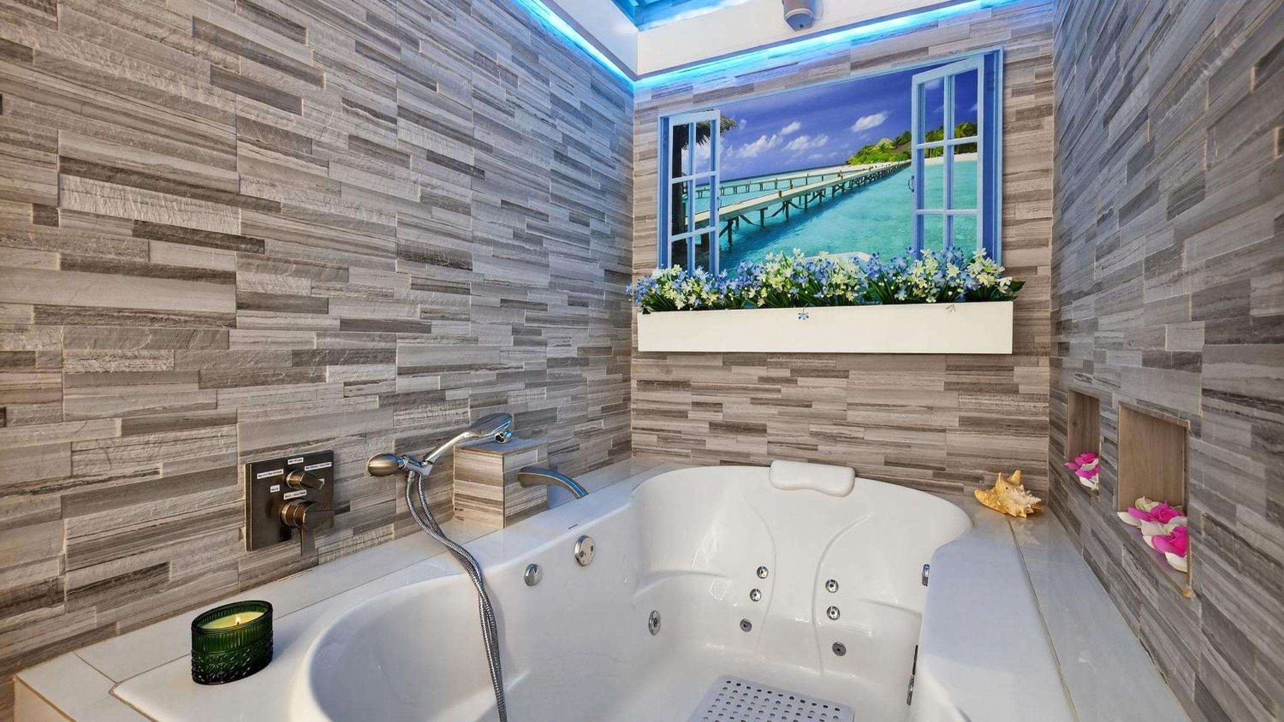 Casa Pineapple Social by AvantStay Spa Game Room EV Charger Near Las Olas Fort Lauderdale Beaches Sleeps 16