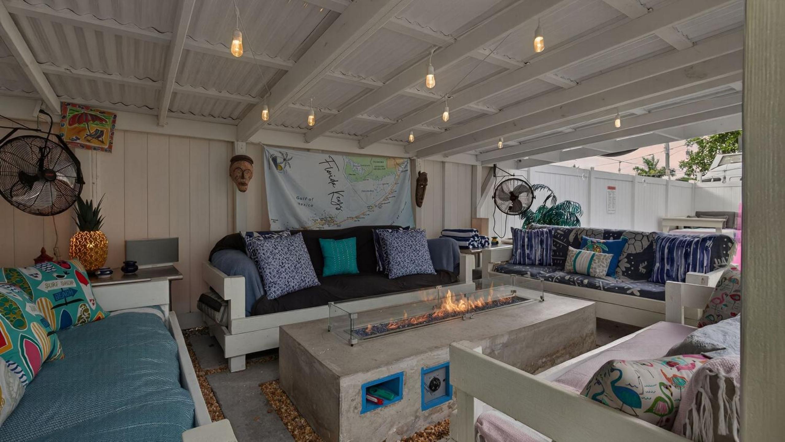 Casa Pineapple Social by AvantStay Spa Game Room EV Charger Near Las Olas Fort Lauderdale Beaches Sleeps 16