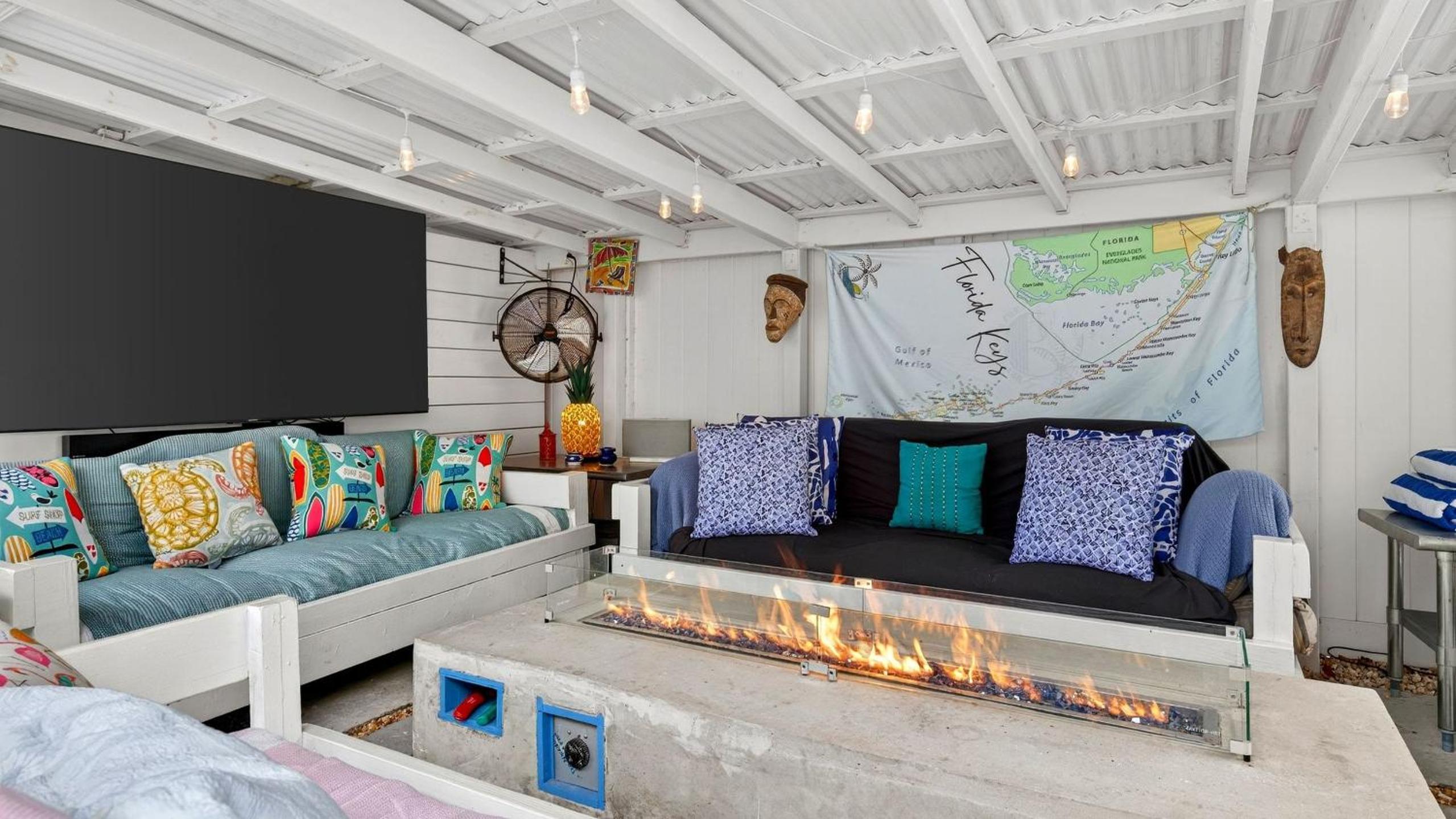 Casa Pineapple Social by AvantStay Spa Game Room EV Charger Near Las Olas Fort Lauderdale Beaches Sleeps 16