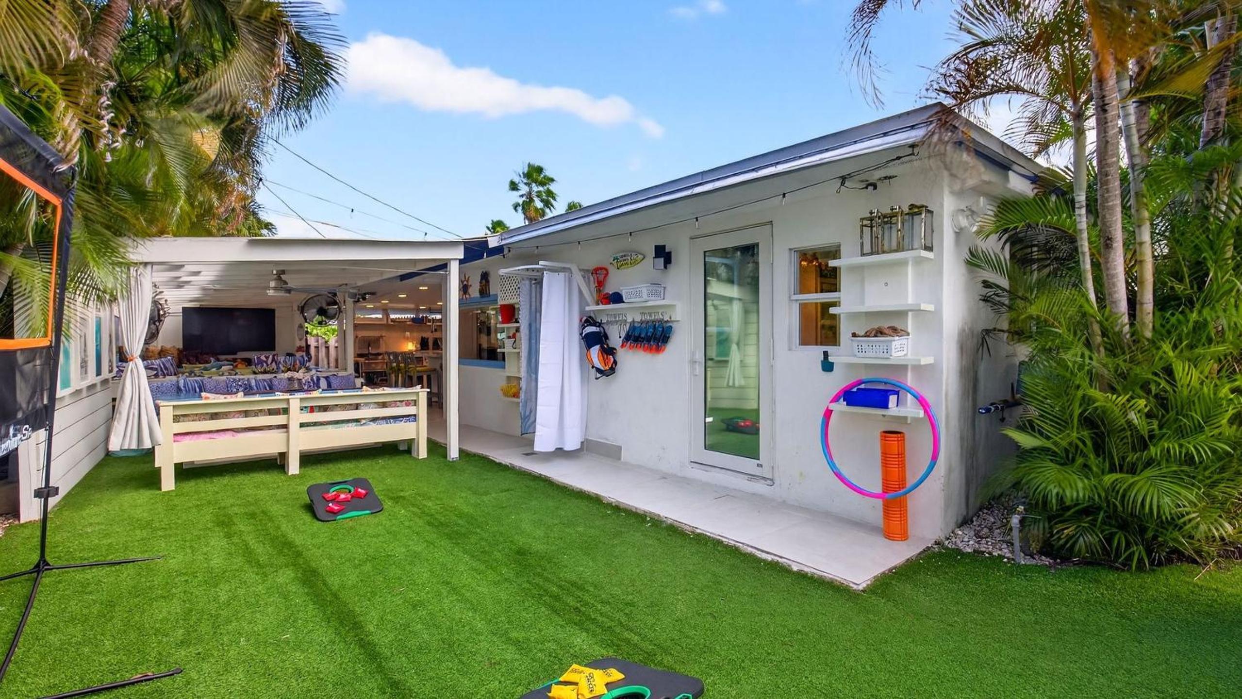Casa Pineapple Social by AvantStay Spa Game Room EV Charger Near Las Olas Fort Lauderdale Beaches Sleeps 16