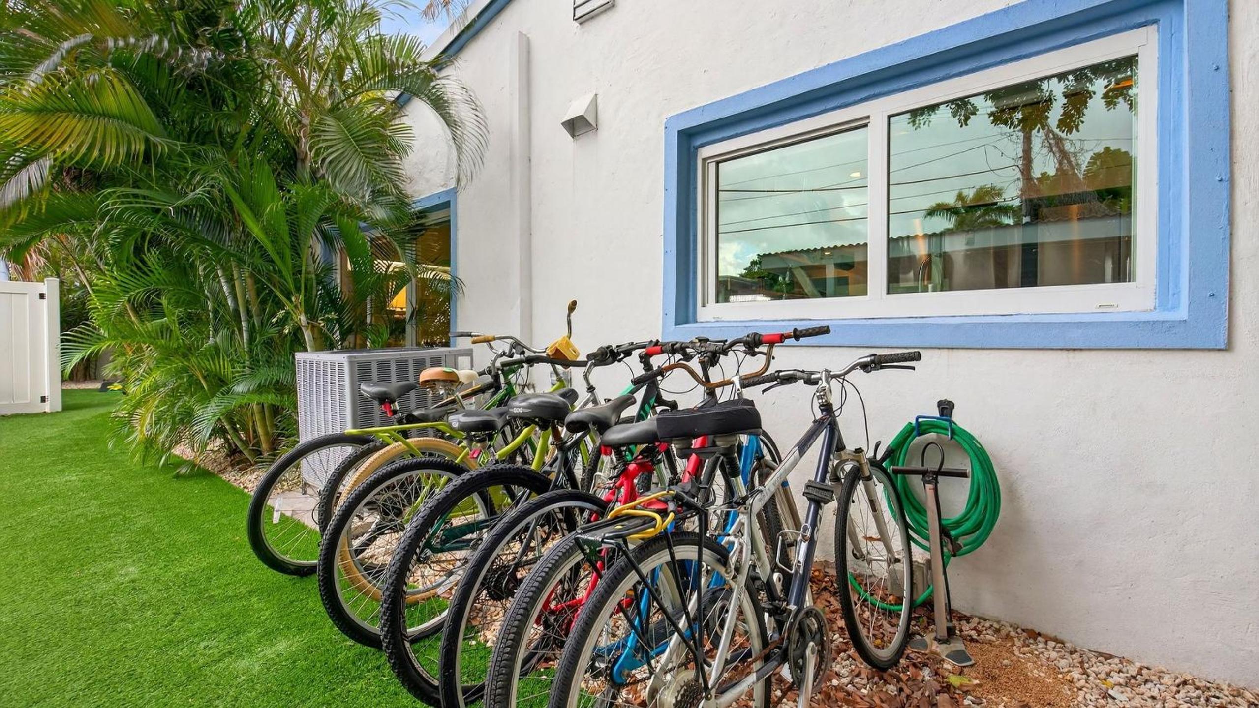 Casa Pineapple Social by AvantStay Spa Game Room EV Charger Near Las Olas Fort Lauderdale Beaches Sleeps 16