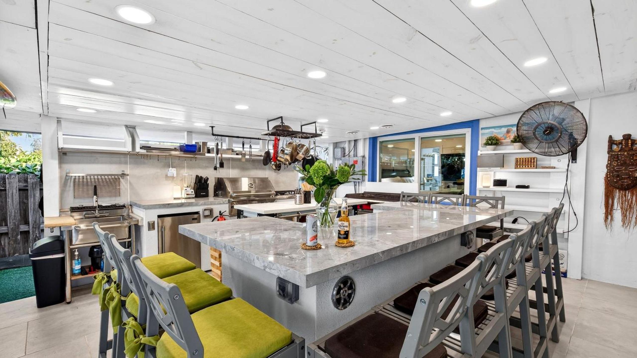 Casa Pineapple Social by AvantStay Spa Game Room EV Charger Near Las Olas Fort Lauderdale Beaches Sleeps 16