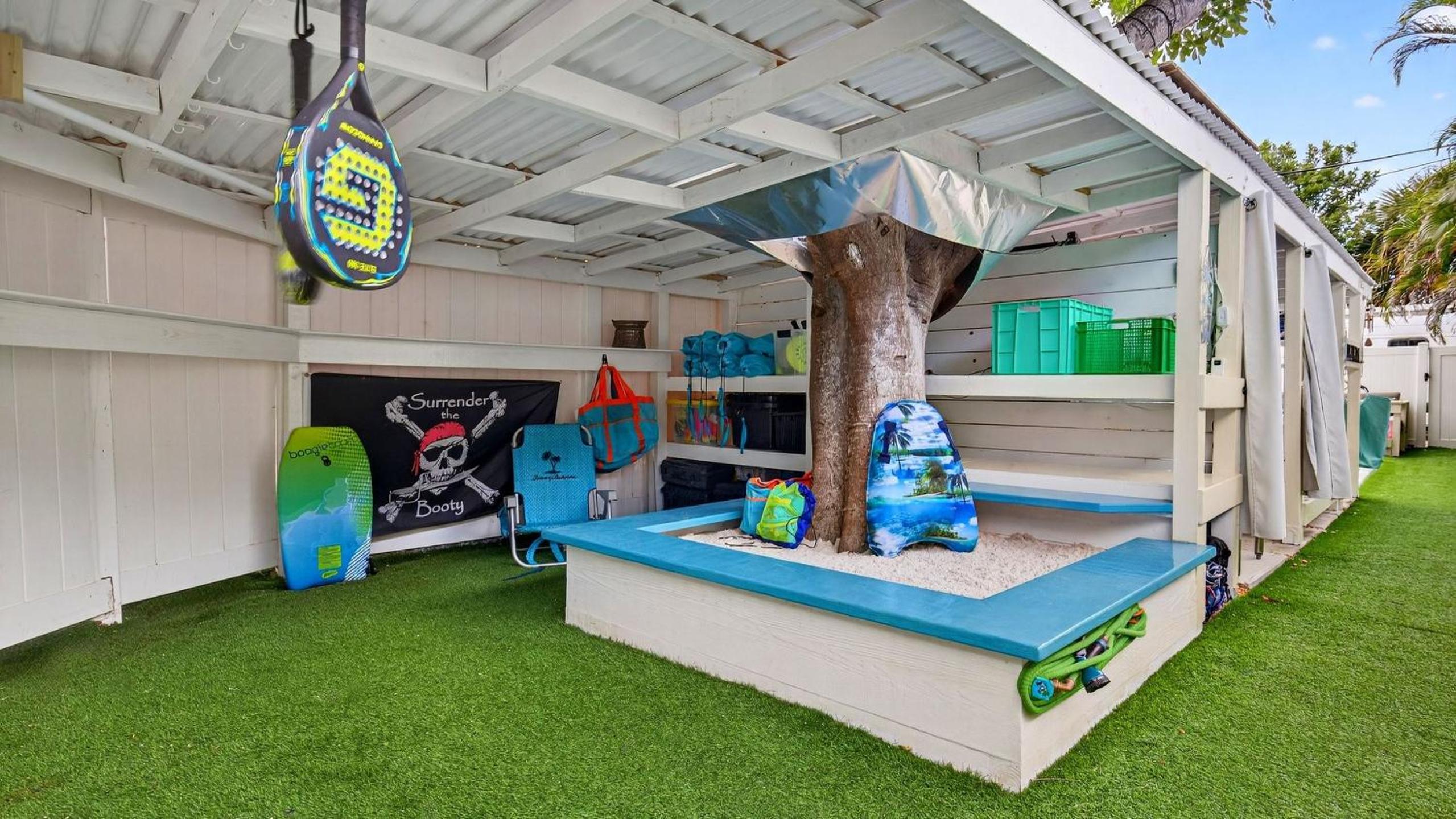 Casa Pineapple Social by AvantStay Spa Game Room EV Charger Near Las Olas Fort Lauderdale Beaches Sleeps 16