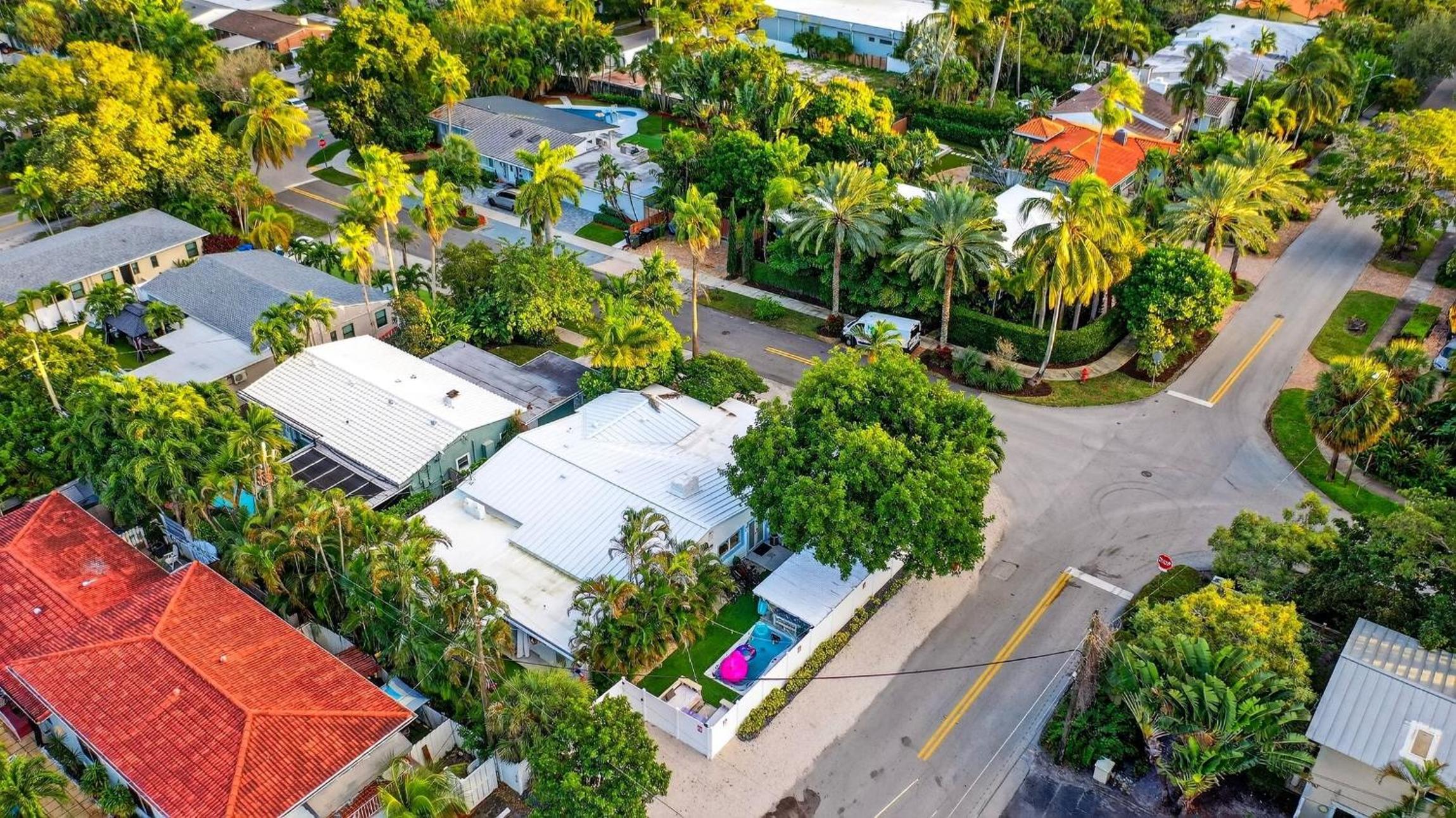 Casa Pineapple Social by AvantStay Spa Game Room EV Charger Near Las Olas Fort Lauderdale Beaches Sleeps 16