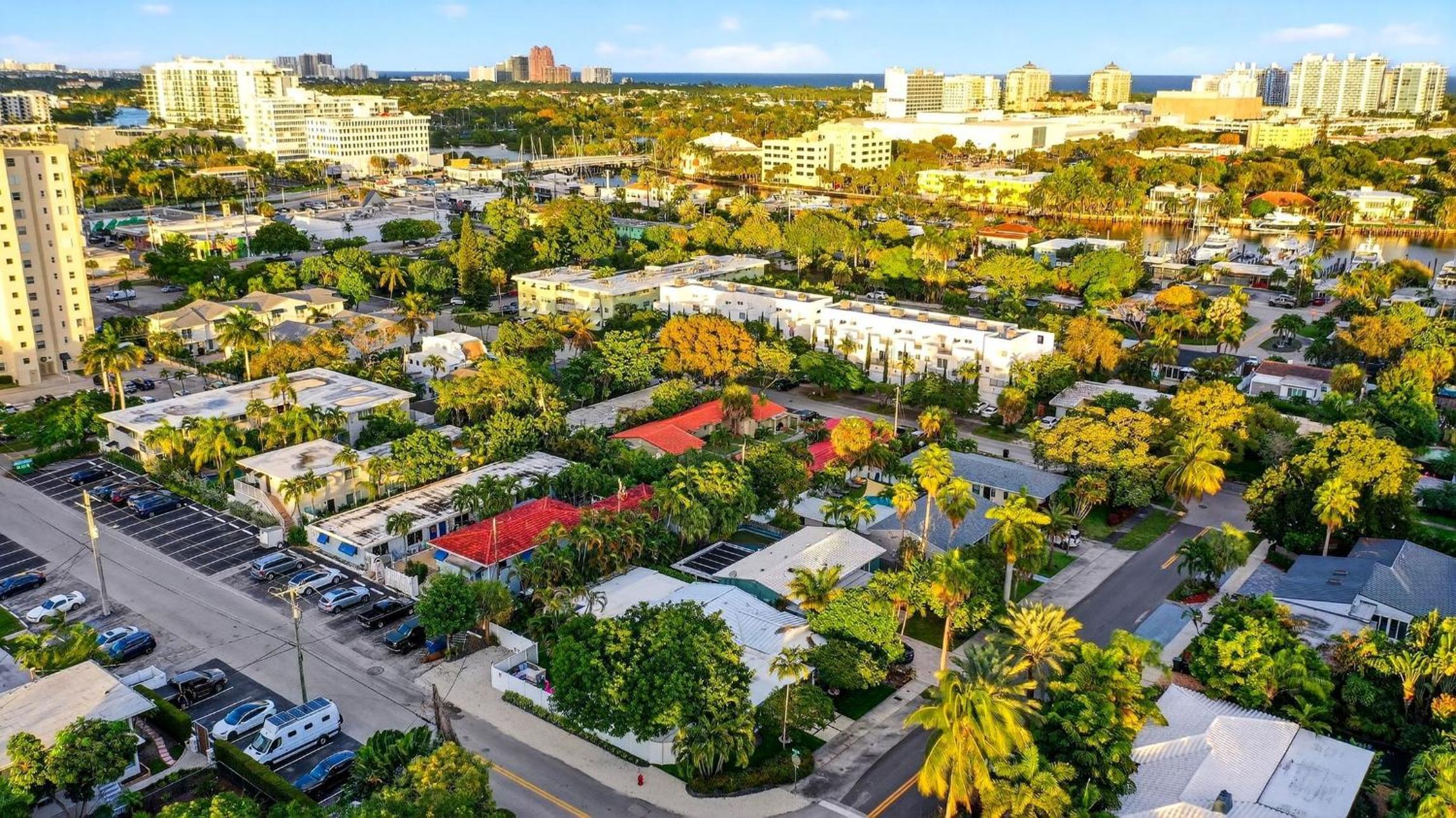 Casa Pineapple Social by AvantStay Spa Game Room EV Charger Near Las Olas Fort Lauderdale Beaches Sleeps 16