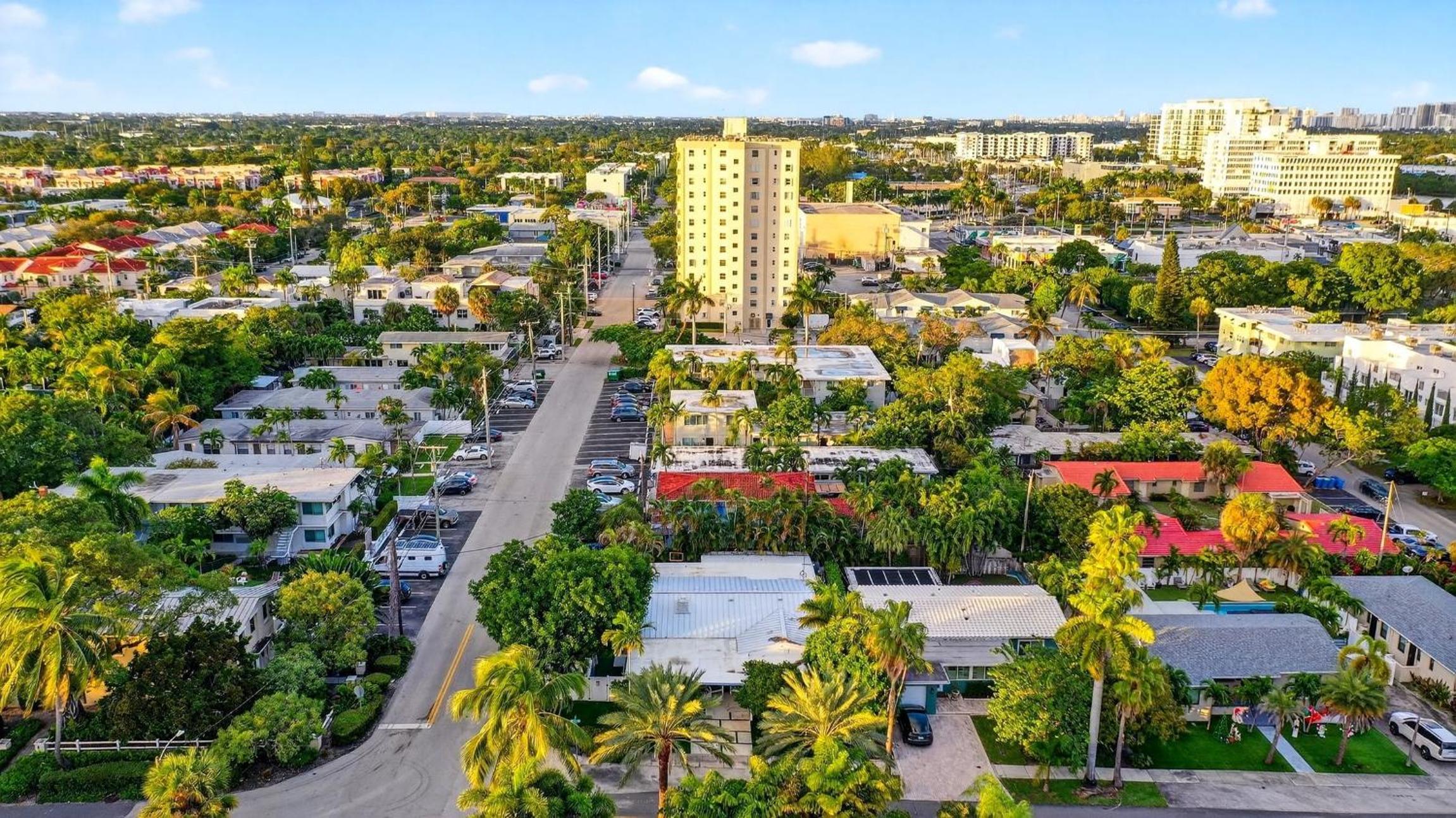 Casa Pineapple Social by AvantStay Spa Game Room EV Charger Near Las Olas Fort Lauderdale Beaches Sleeps 16