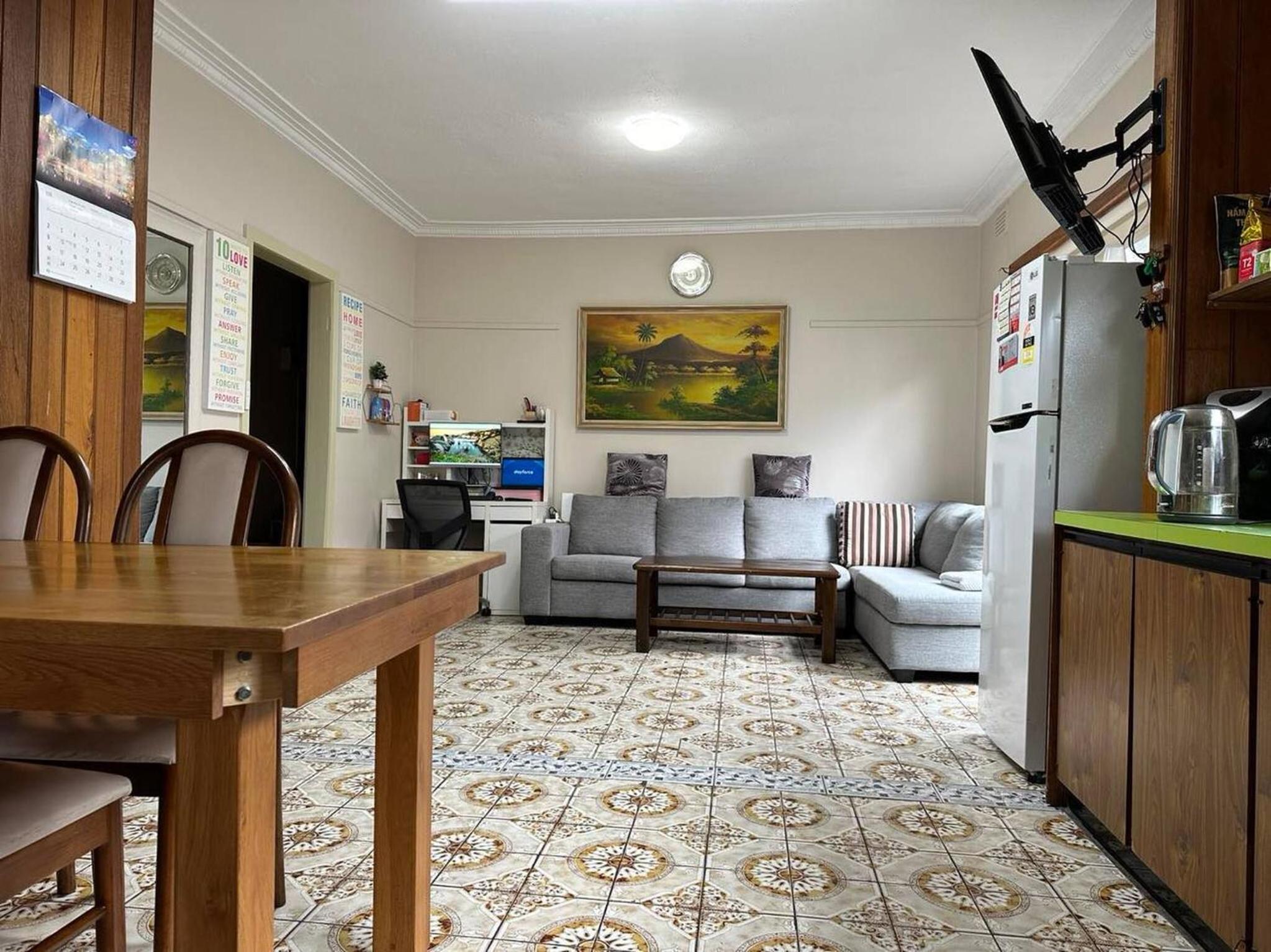 Charming 3 Bedroom Home Longer stay