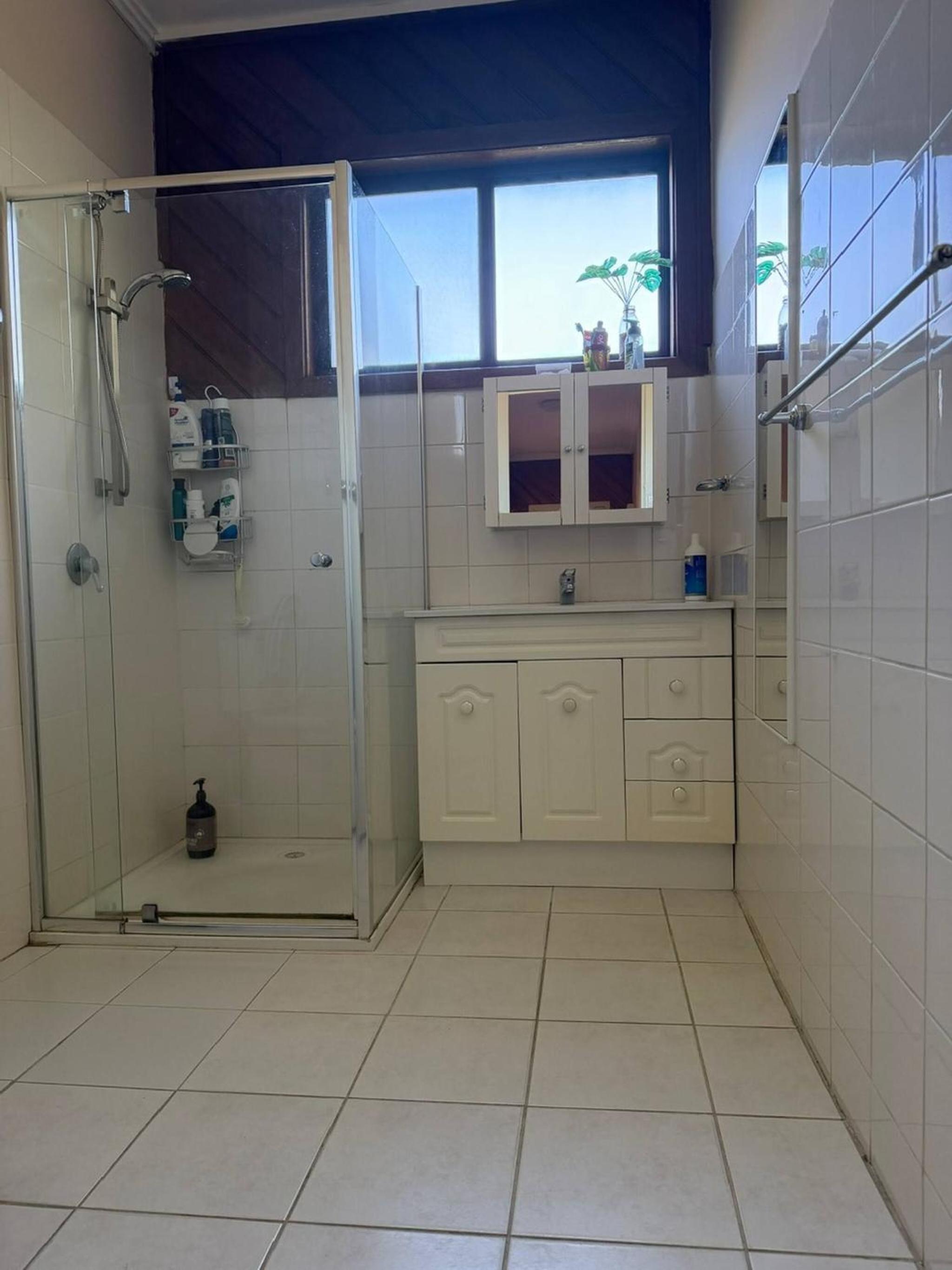 Charming 3 Bedroom Home Longer stay