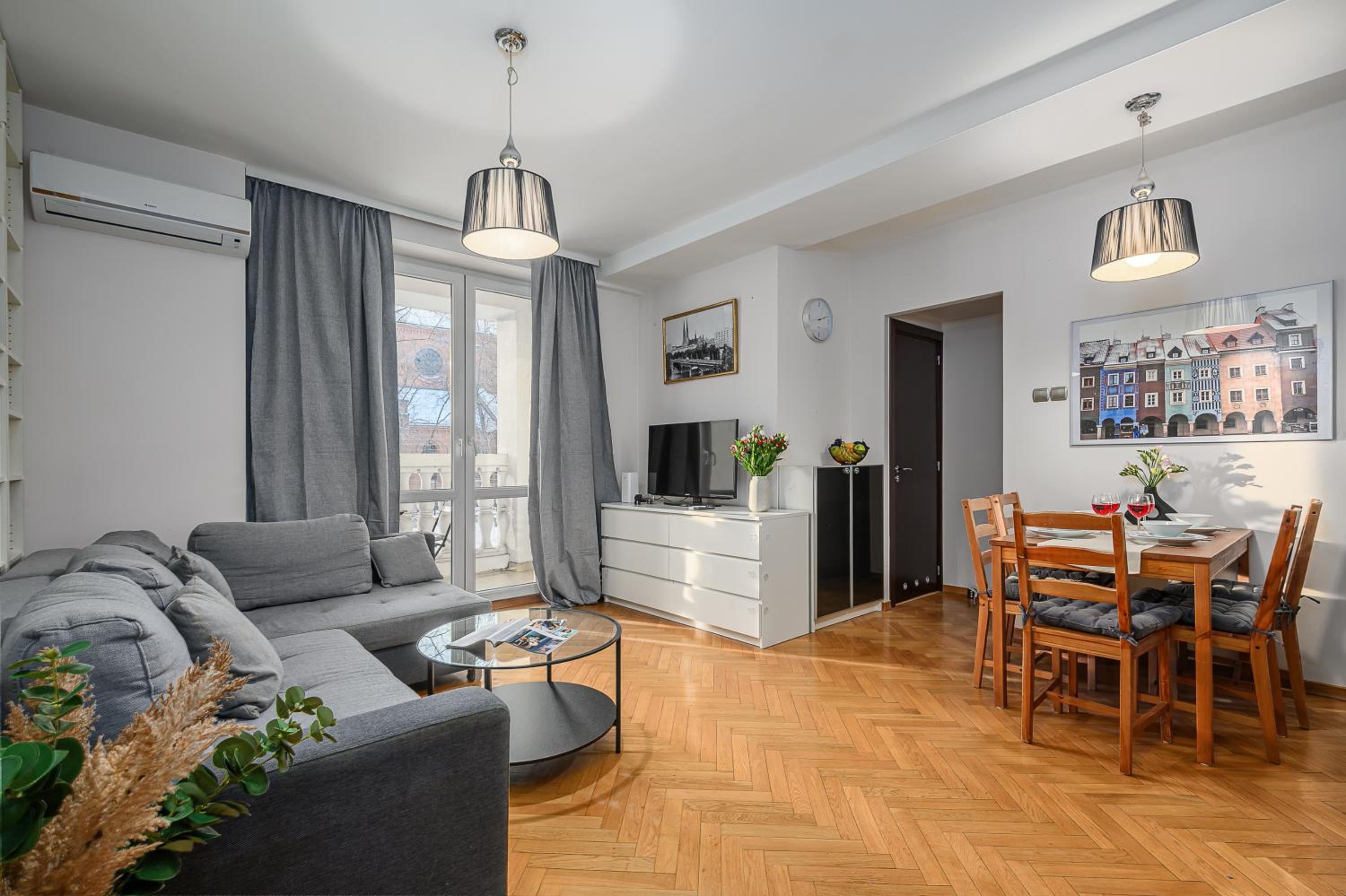Lumina modern apartment with balcony