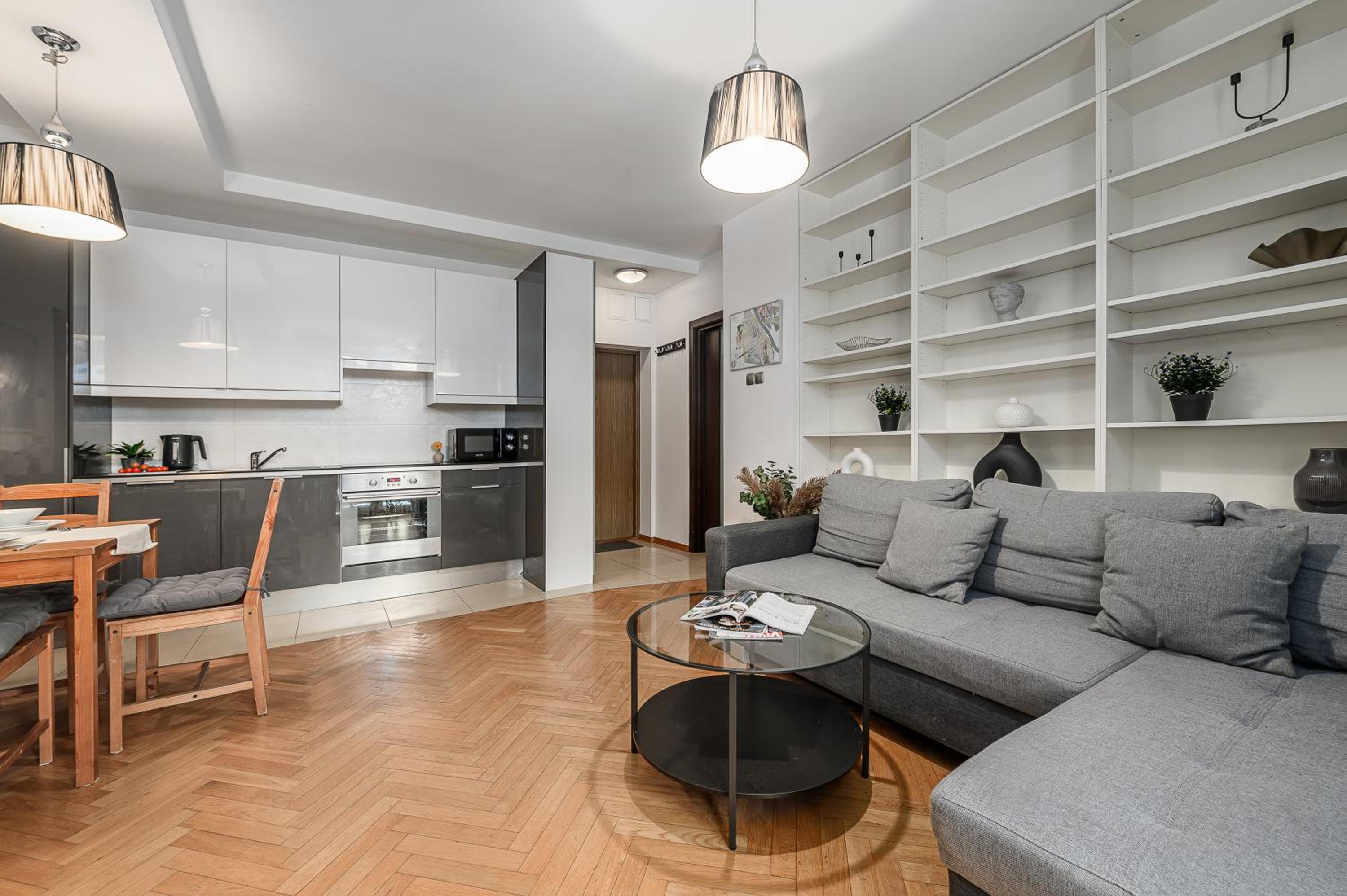 Lumina modern apartment with balcony