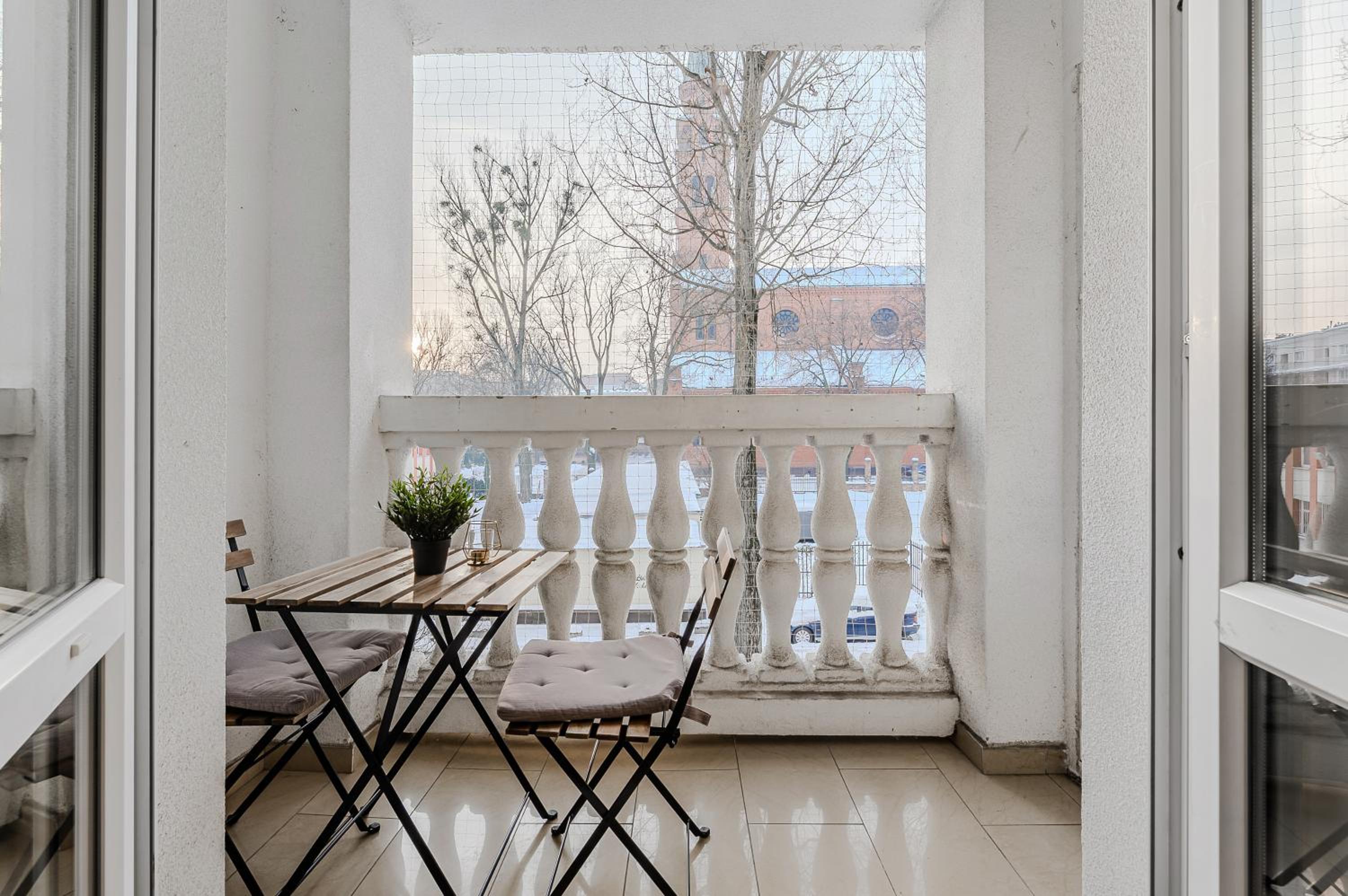 Lumina modern apartment with balcony