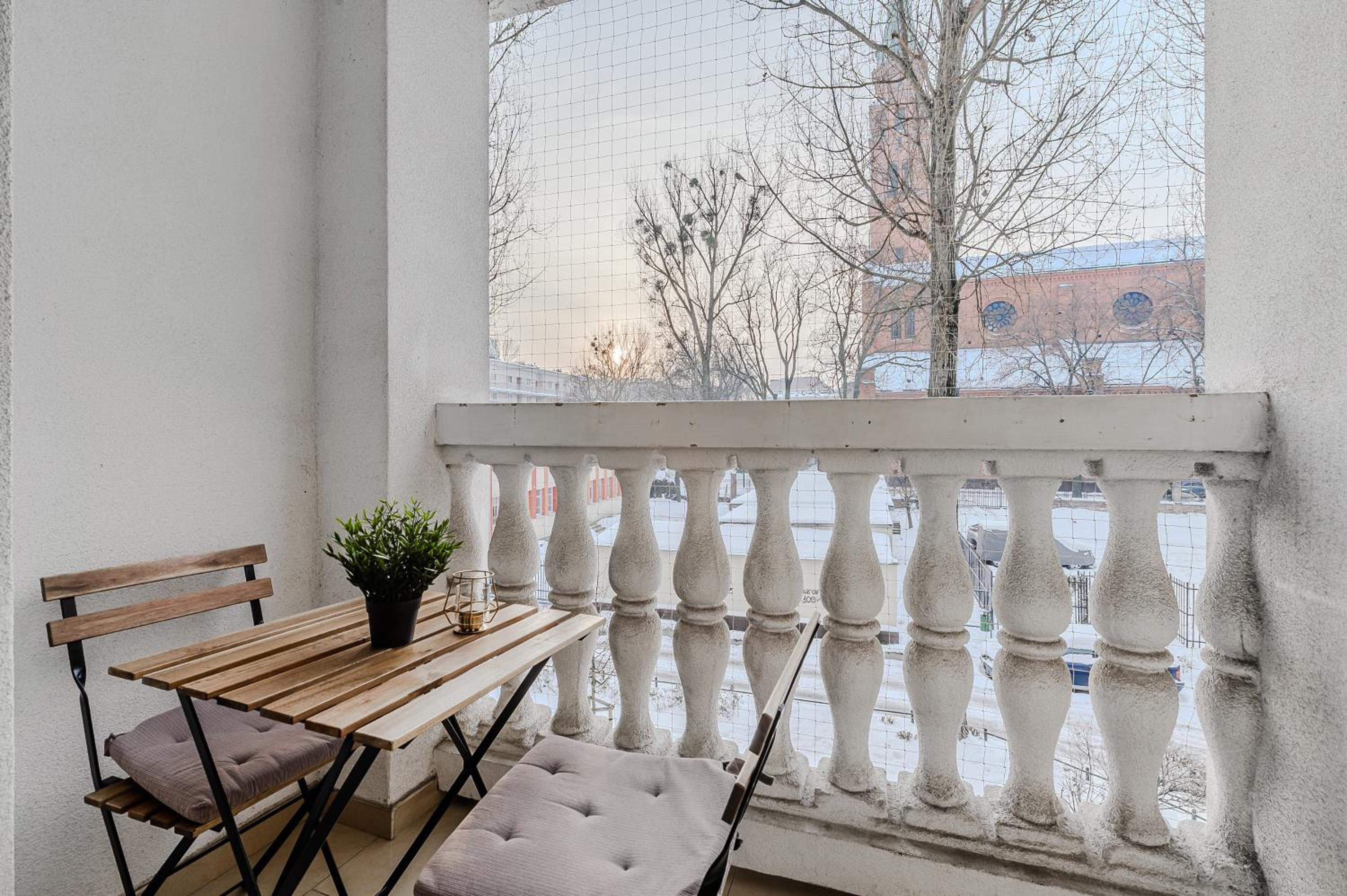 Lumina modern apartment with balcony