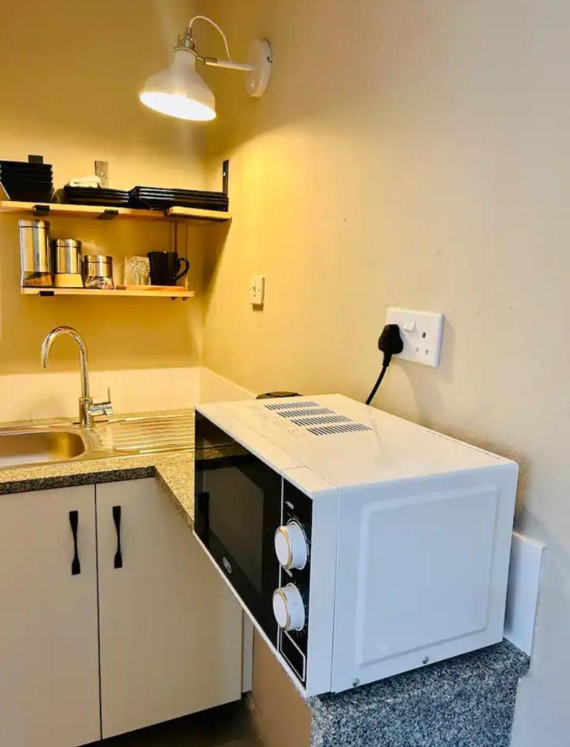 Modern studio in Greendale - 2337