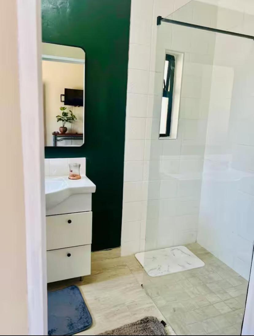 Modern studio in Greendale - 2337