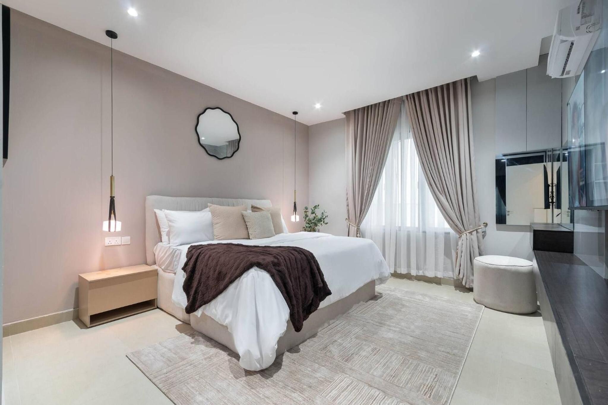 Chic Waterfront 2BR in Lekki Phase 1 - 5 Star Apt