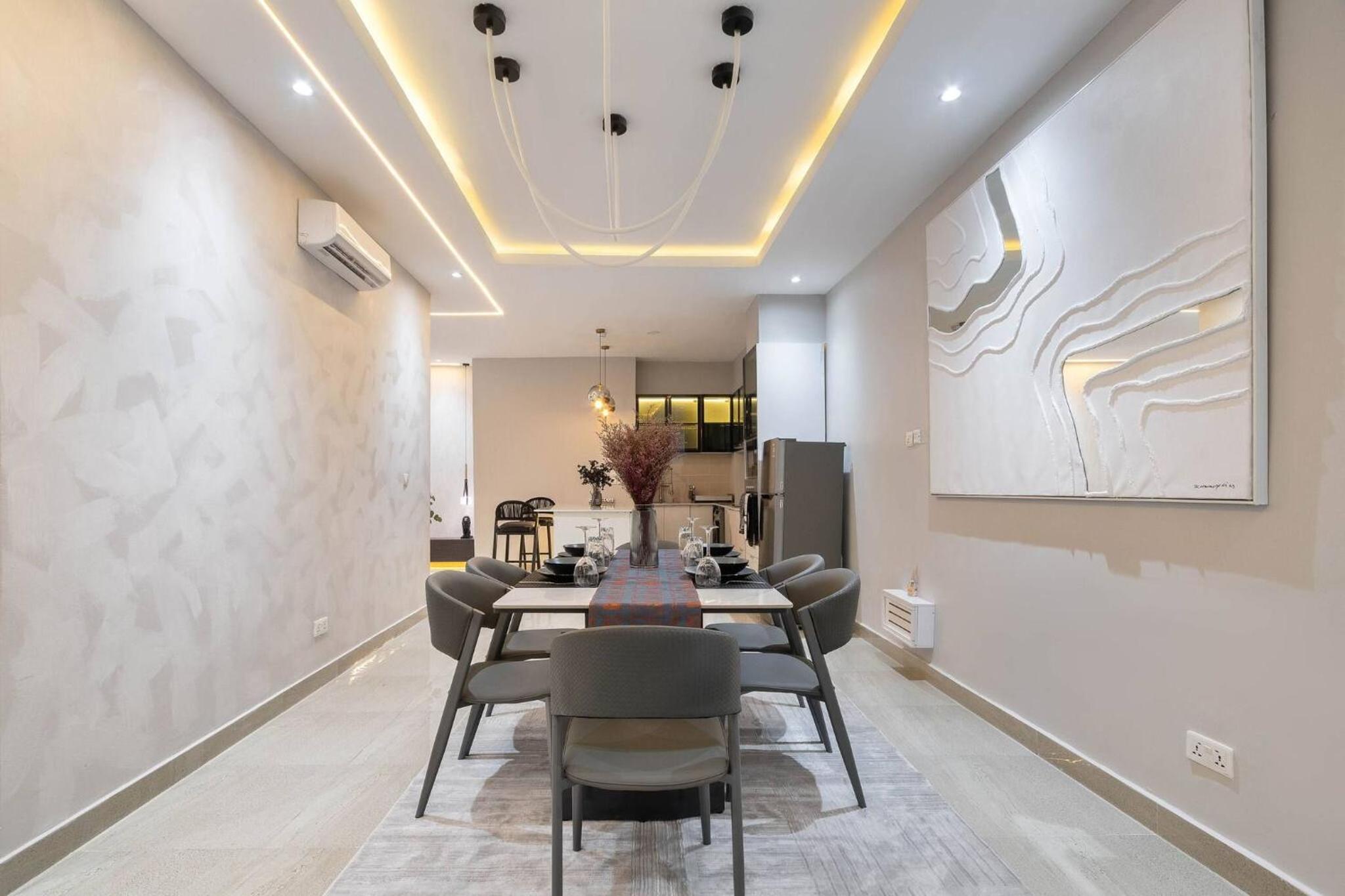 Chic Waterfront 2BR in Lekki Phase 1 - 5 Star Apt