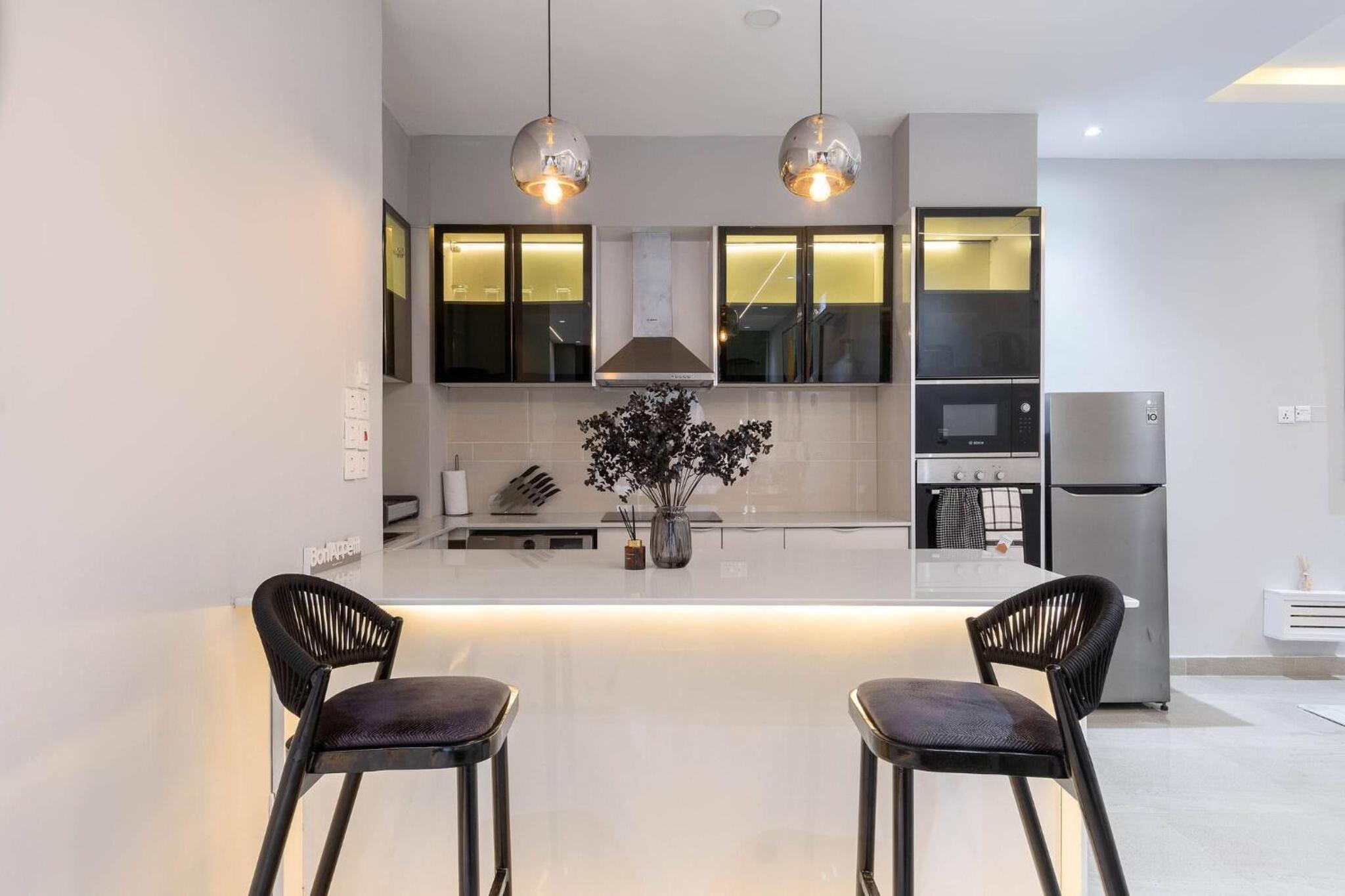 Chic Waterfront 2BR in Lekki Phase 1 - 5 Star Apt