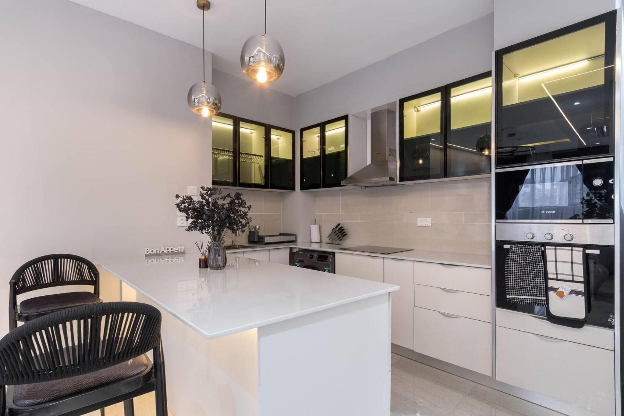 Chic Waterfront 2BR in Lekki Phase 1 - 5 Star Apt