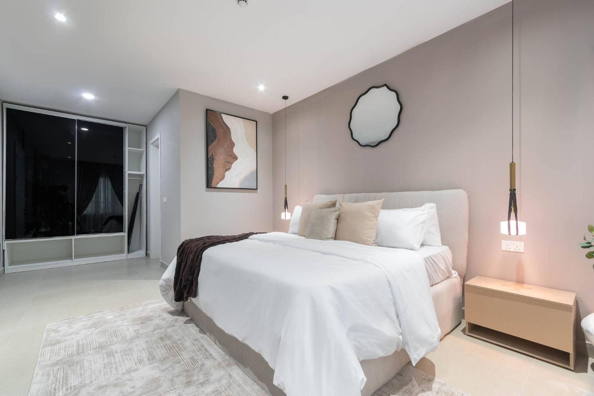 Chic Waterfront 2BR in Lekki Phase 1 - 5 Star Apt