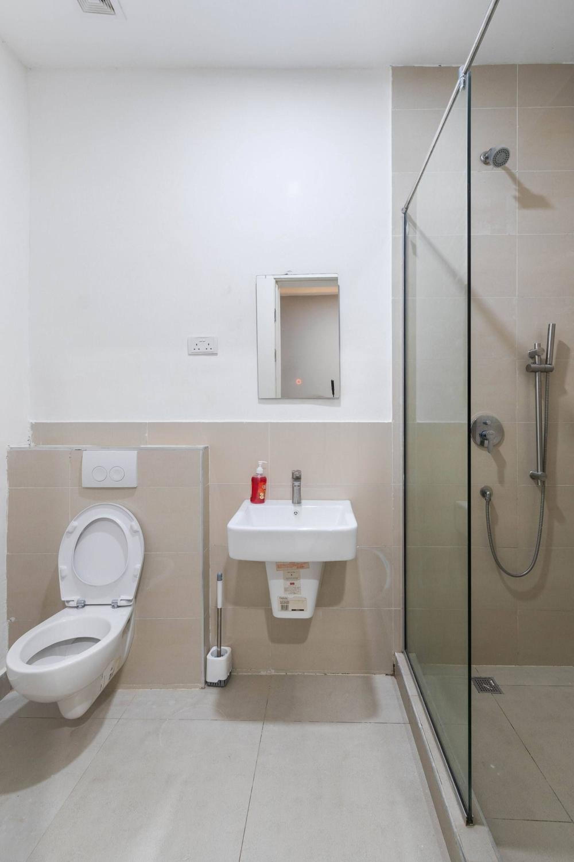 Chic Waterfront 2BR in Lekki Phase 1 - 5 Star Apt