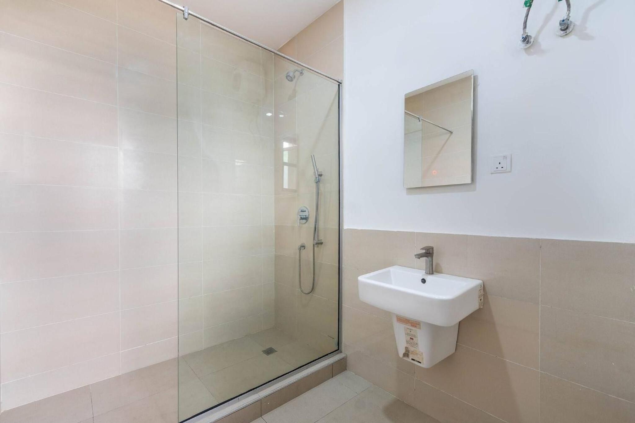 Chic Waterfront 2BR in Lekki Phase 1 - 5 Star Apt