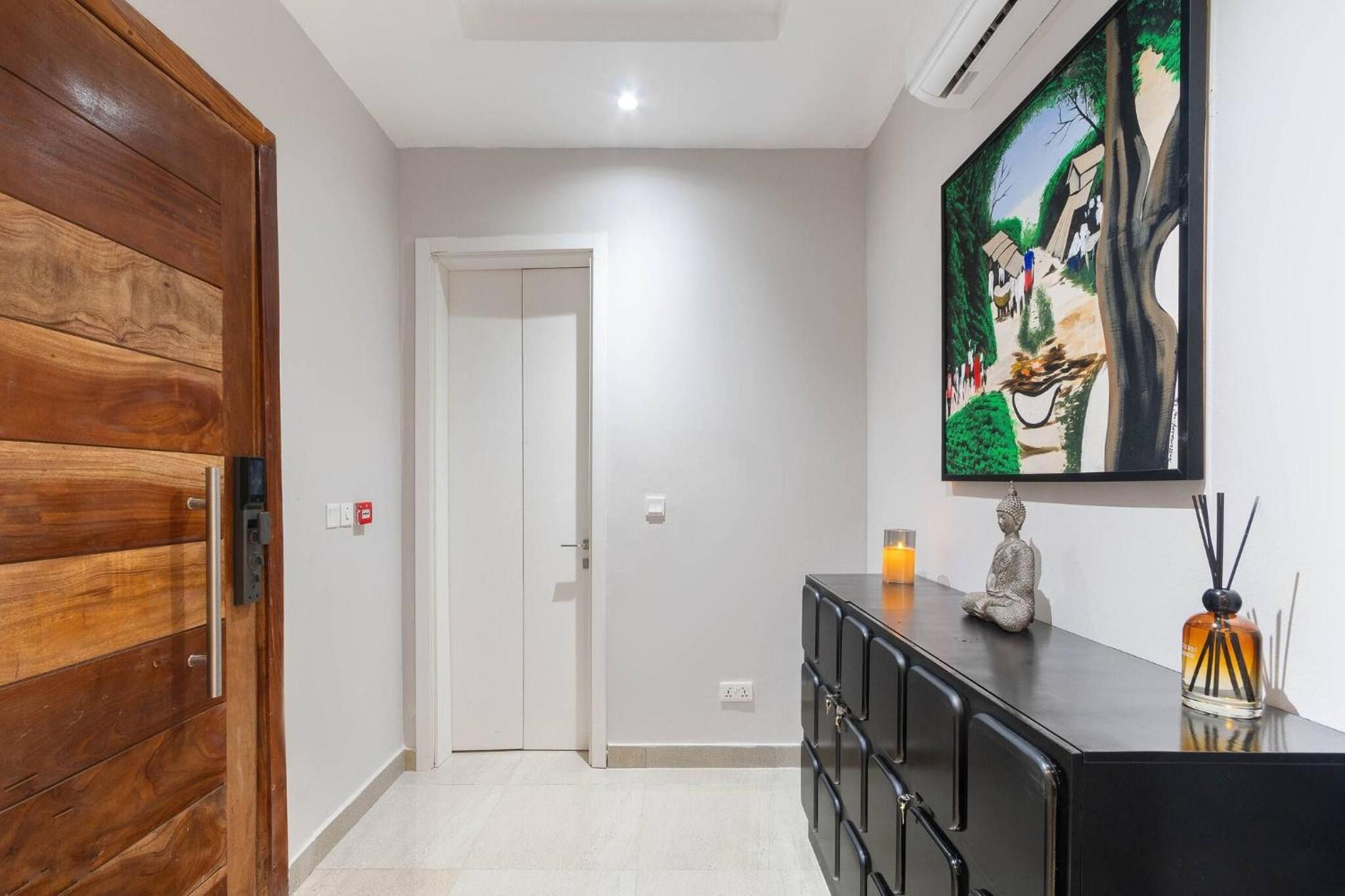 Chic Waterfront 2BR in Lekki Phase 1 - 5 Star Apt
